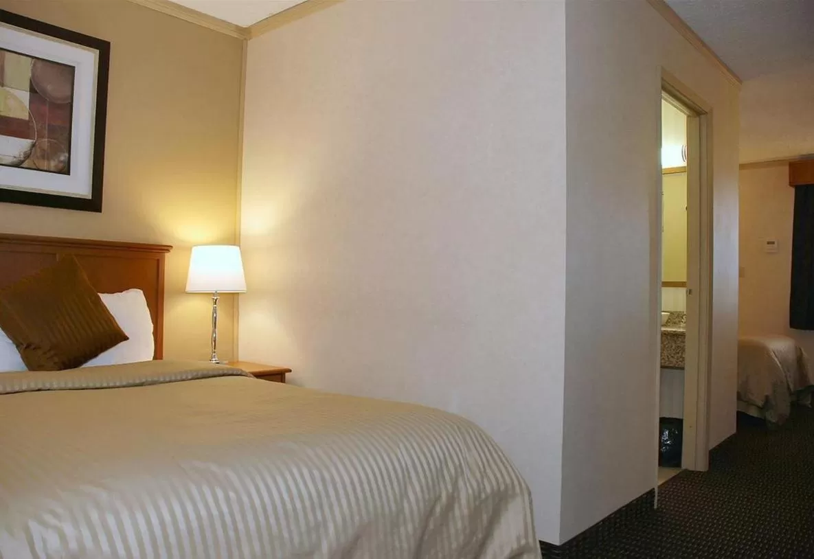 Bedroom, Bed in All Stay Suites