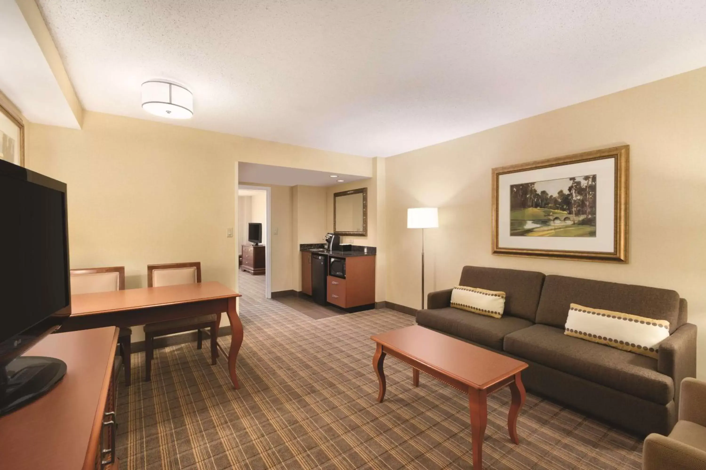 Double Room with Bath Tub - Disability Access/Non-Smoking in Embassy Suites Greenville Golf Resort & Conference Center Double Room with Bath Tub - Disability Access/Non-Smoking in Embassy Suites Greenville Golf Resort & Conference Center