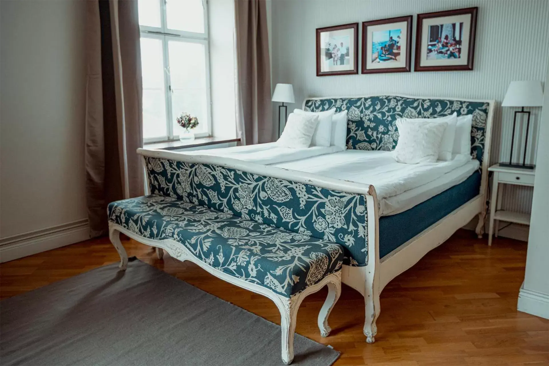 Deluxe King Room in Sunlight Hotel Conference & Spa Deluxe King Room in Sunlight Hotel Conference & Spa