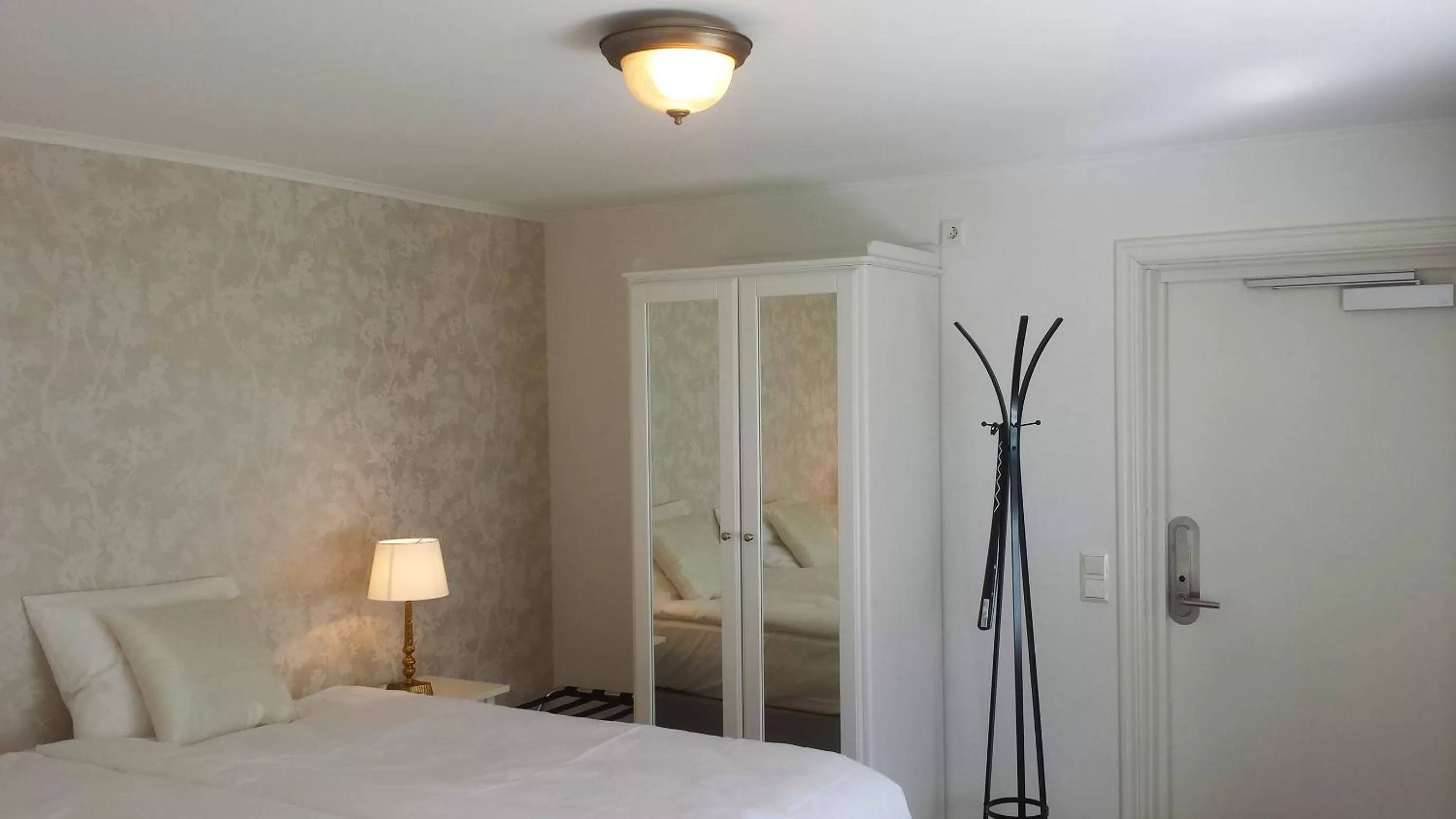 Day, Bed in Hotell Grönfeltsgården