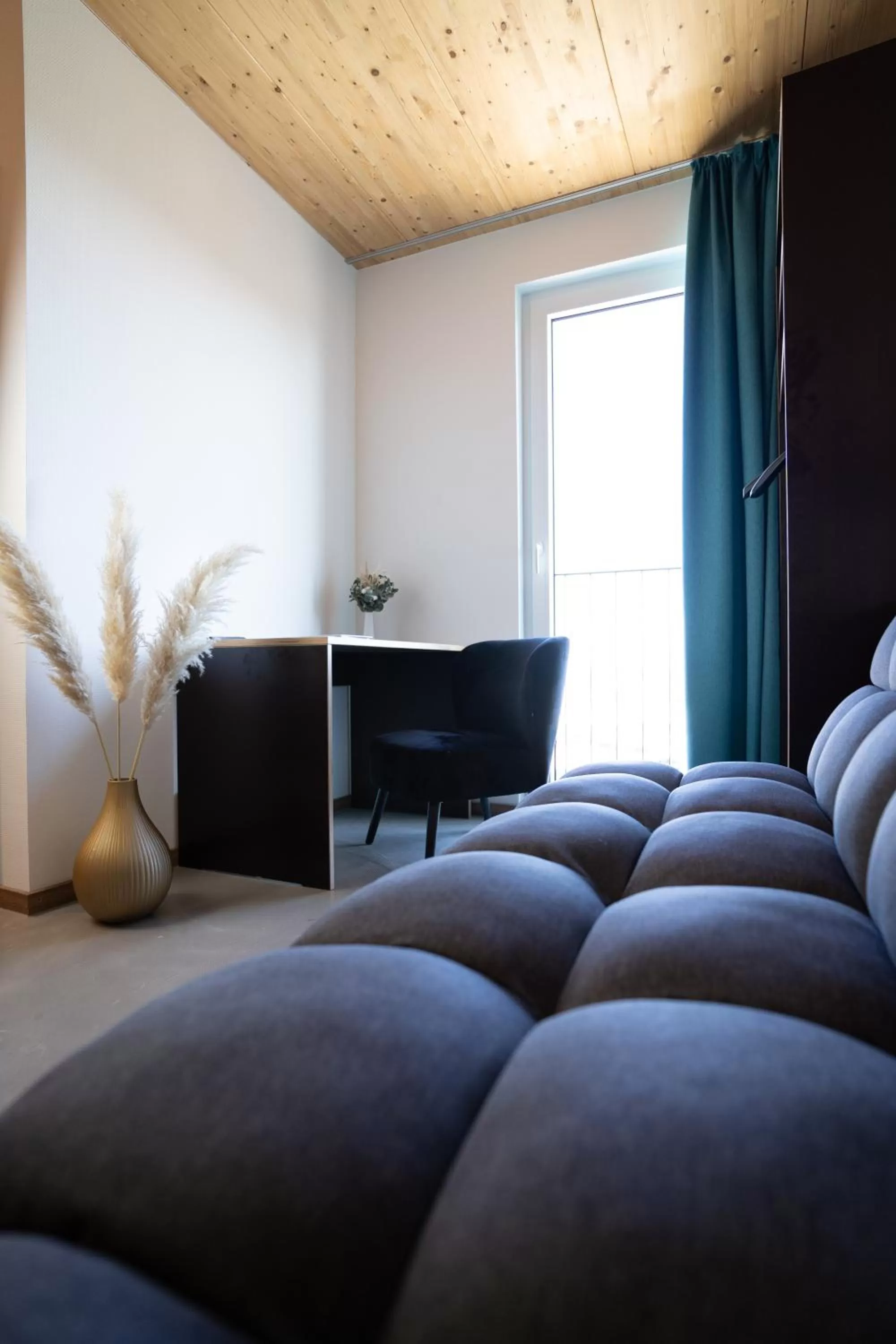 Living room in Motel Q