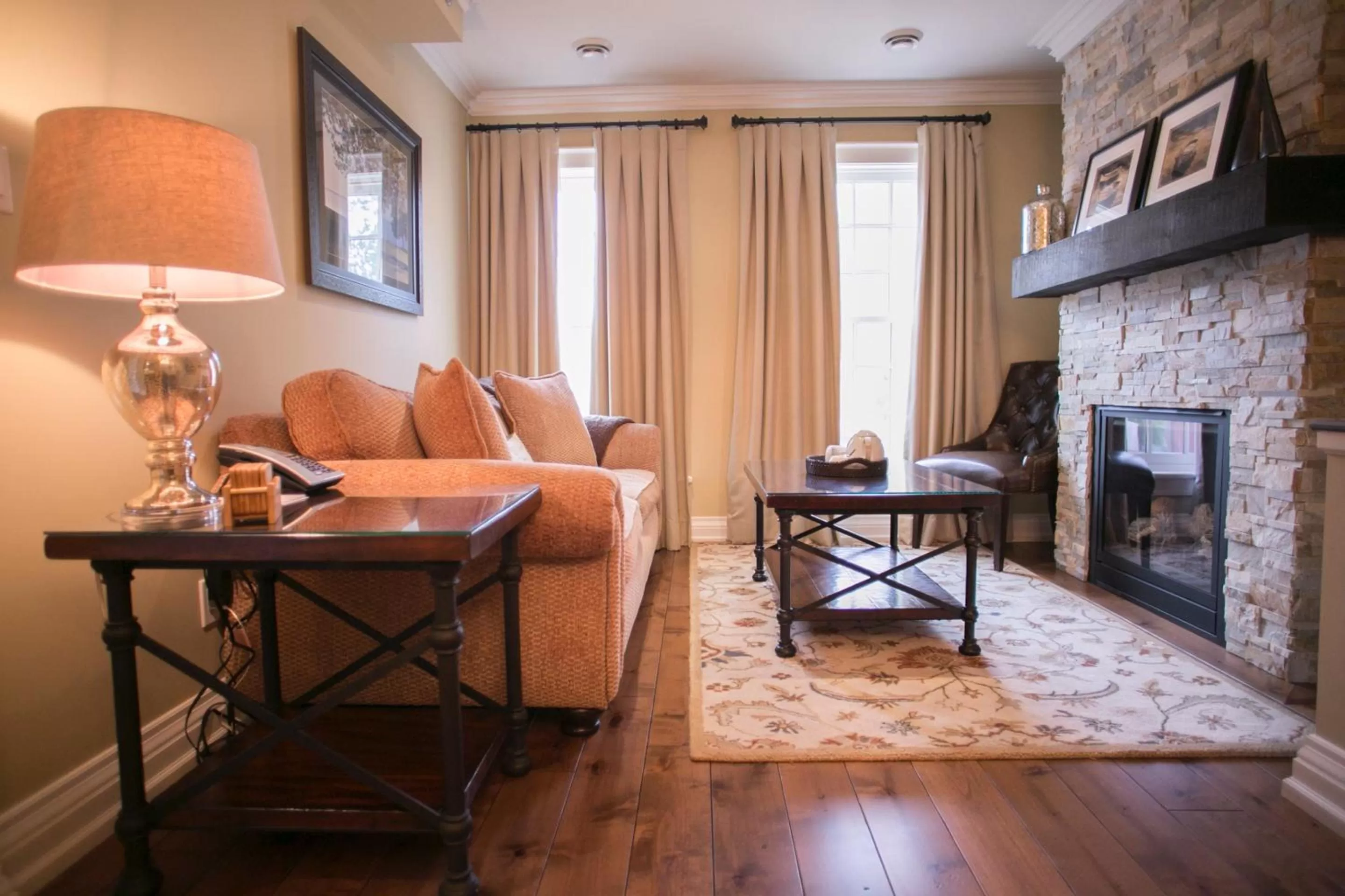 Living room in 124 on Queen Hotel & Spa