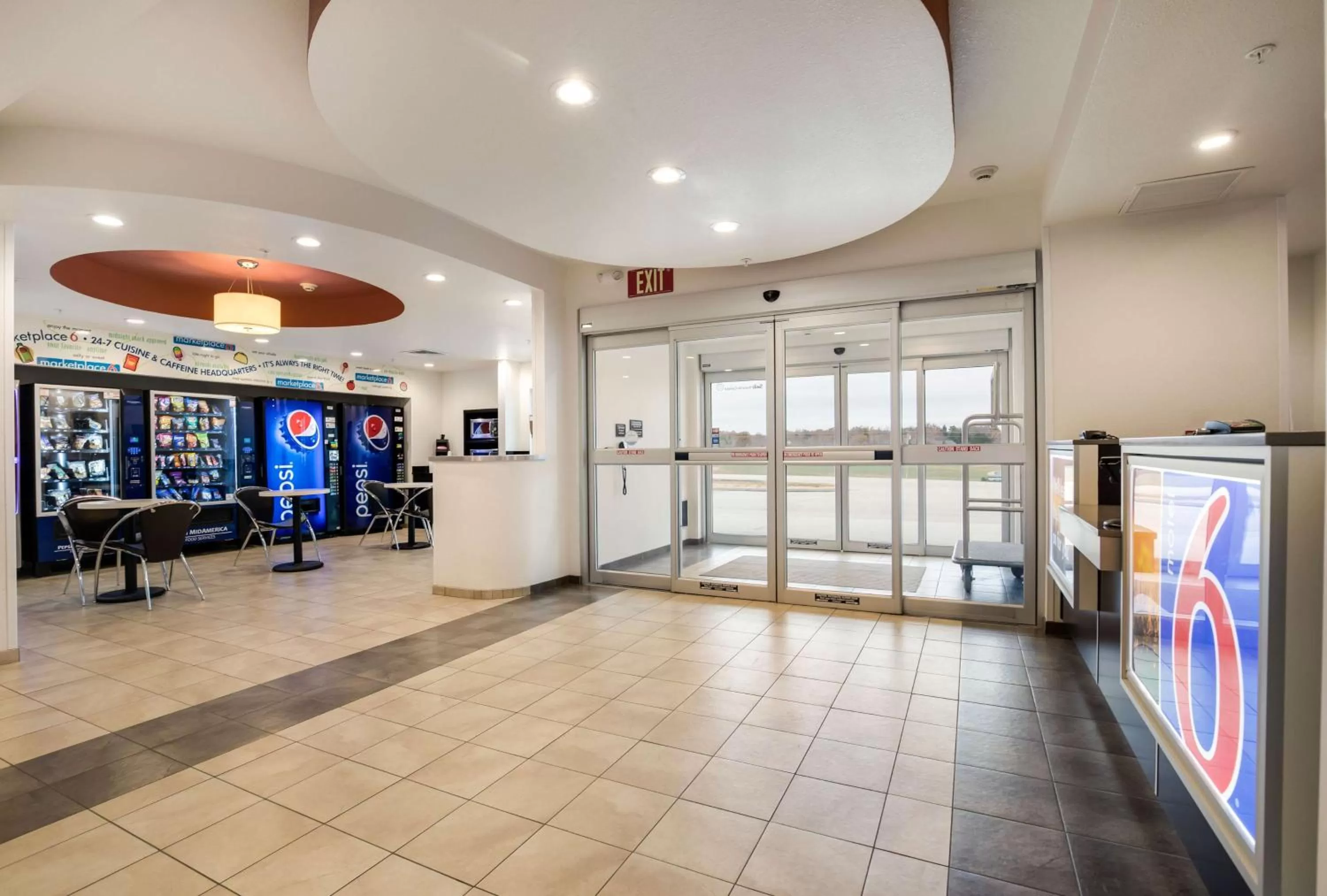 Lobby or reception in Motel 6 Poplar Bluff, MO