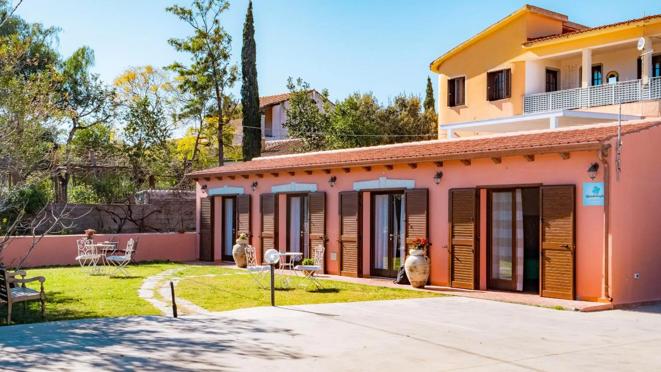 Property building in QUADRIFOGLIO Affittacamere