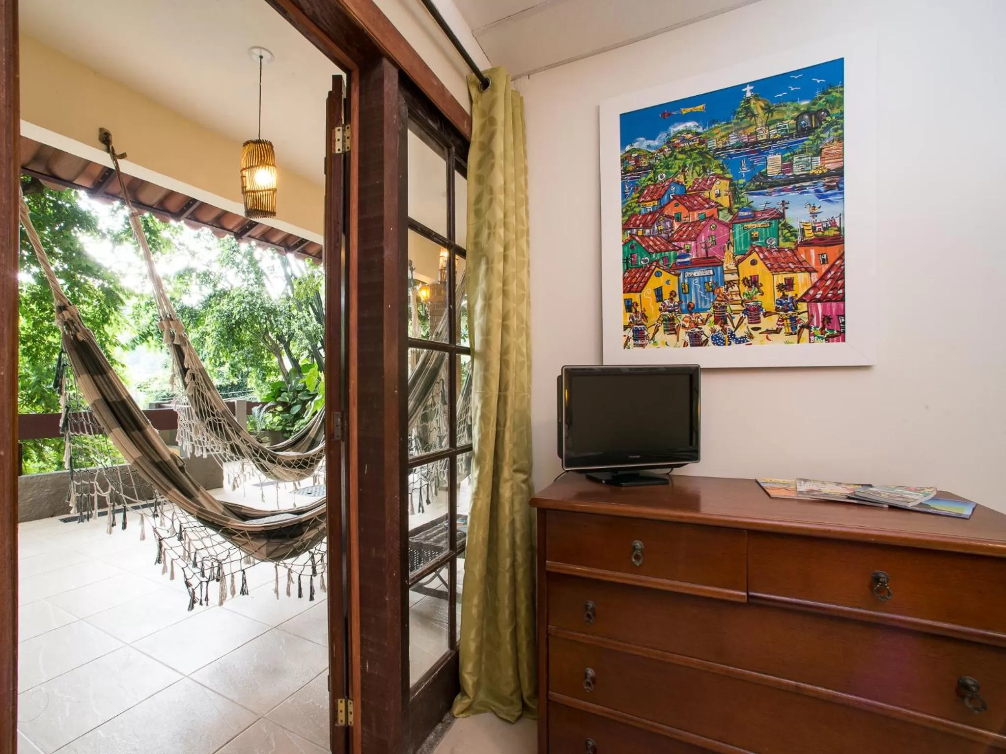 Decorative detail, TV/Entertainment Center in O Veleiro Bed and Breakfast