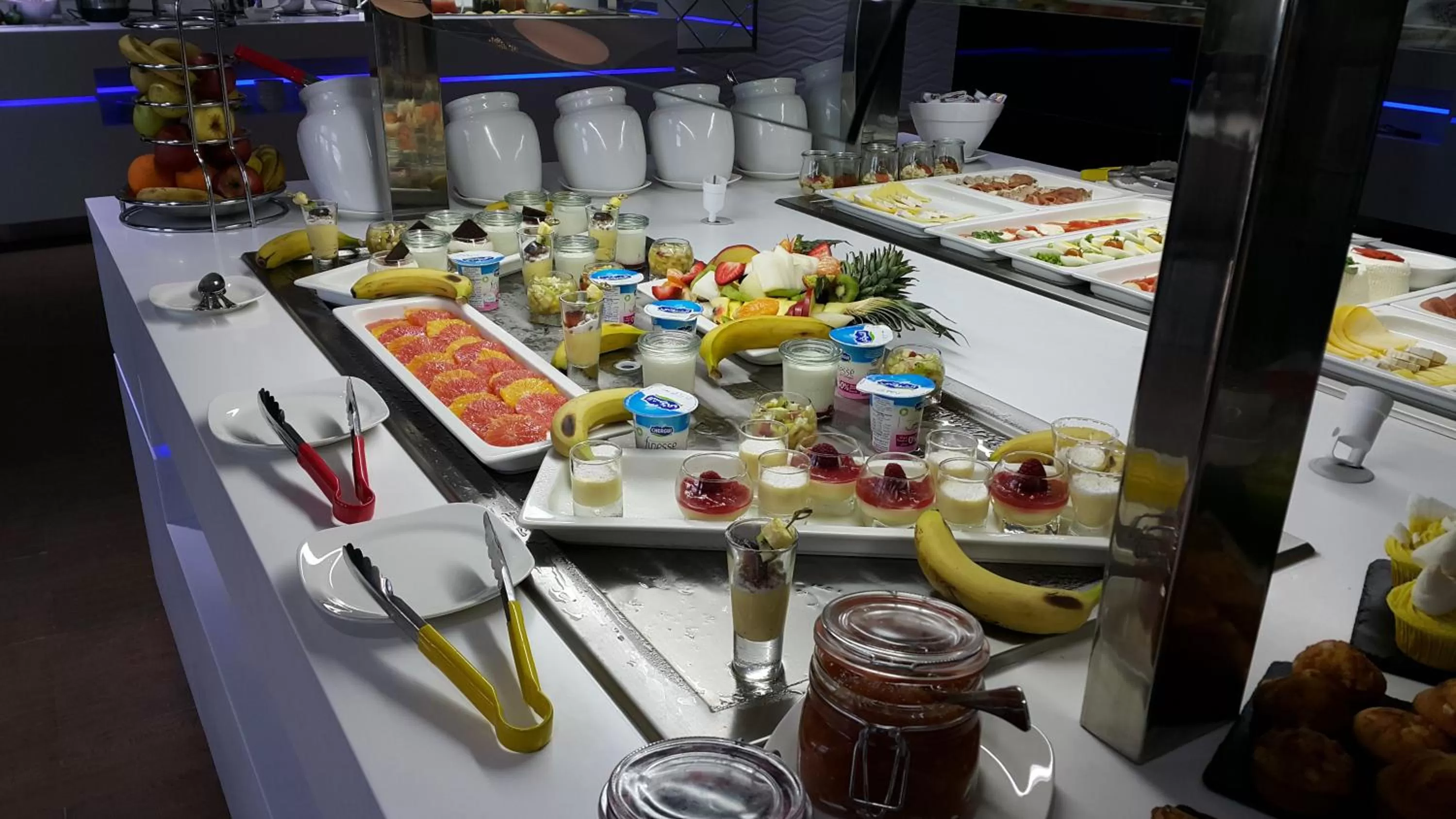 Restaurant/places to eat in Royal Tulip City Center