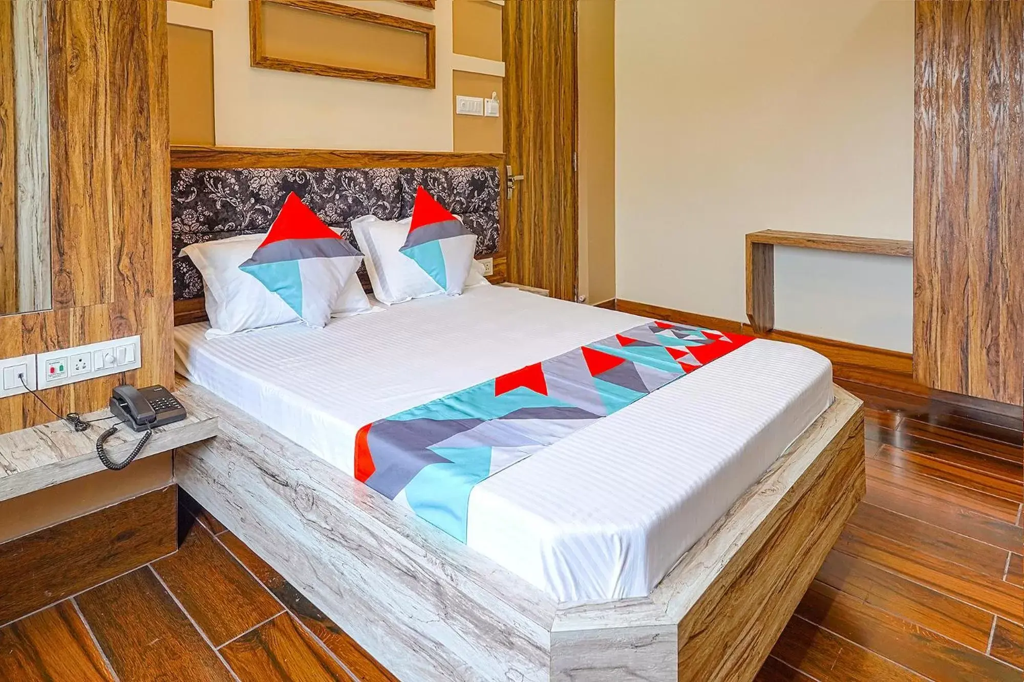 Superior Double Room - single occupancy in FabHotel Quest - Nr Quest Mall Superior Double Room - single occupancy in FabHotel Quest - Nr Quest Mall