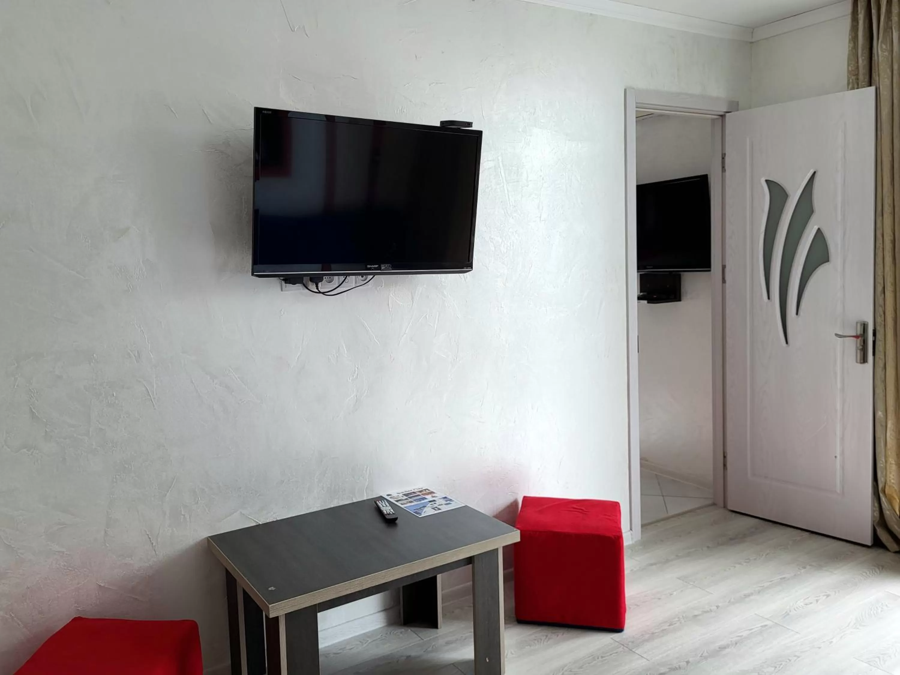 TV and multimedia in Rock Hotel First Line