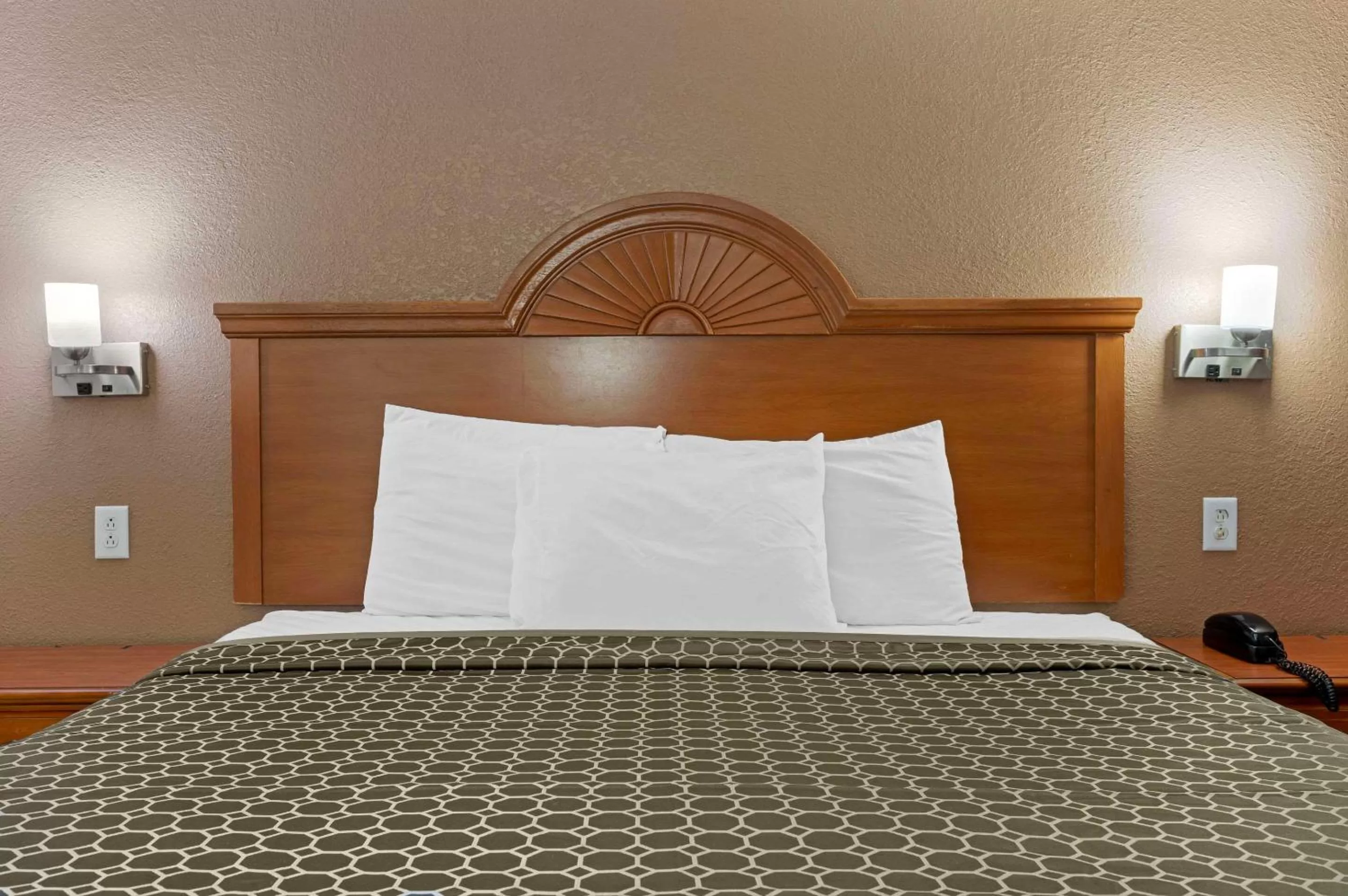 Bedroom, Bed in Rodeway Inn Terre Haute near University