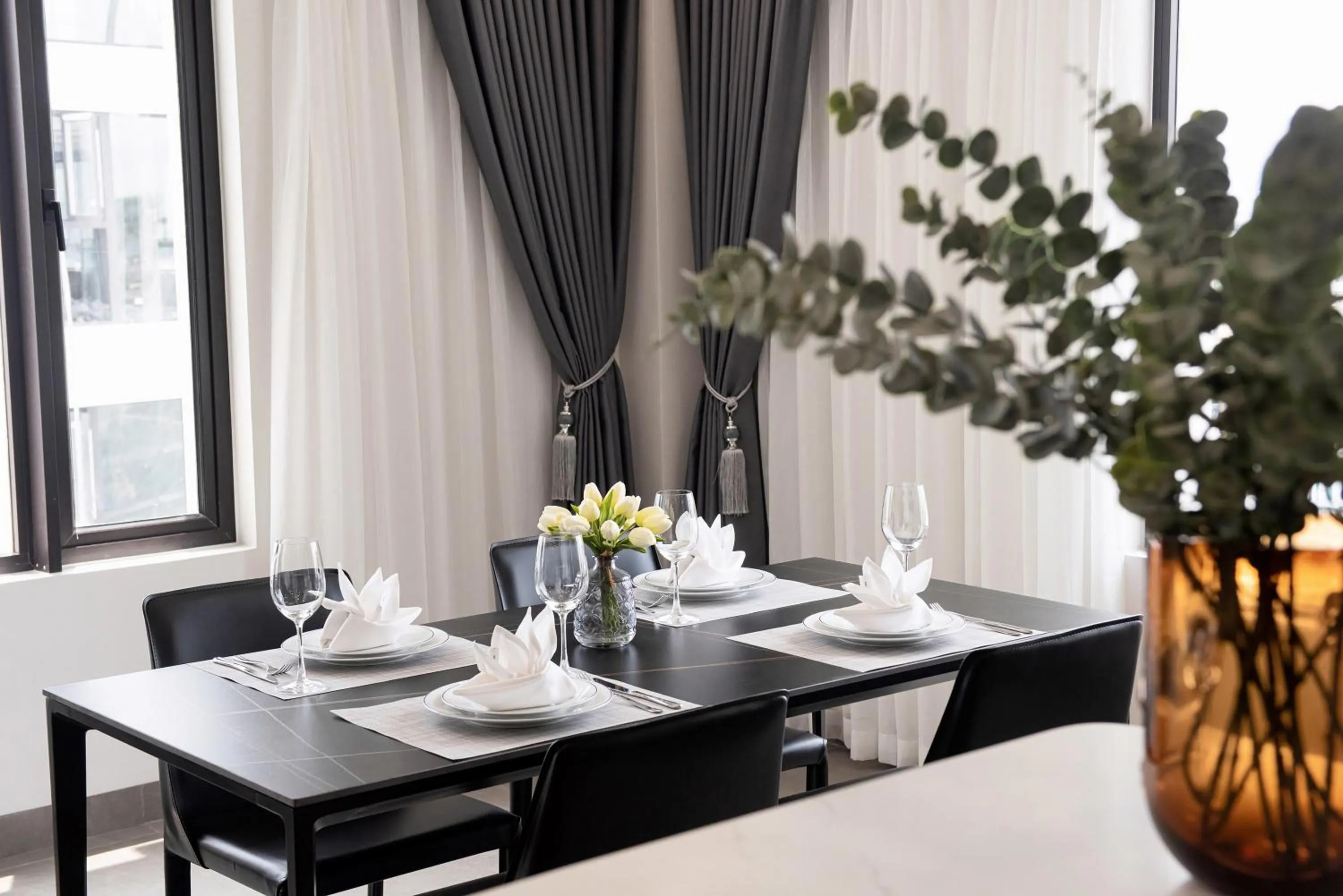 Dining area in Flower Garden Hotel