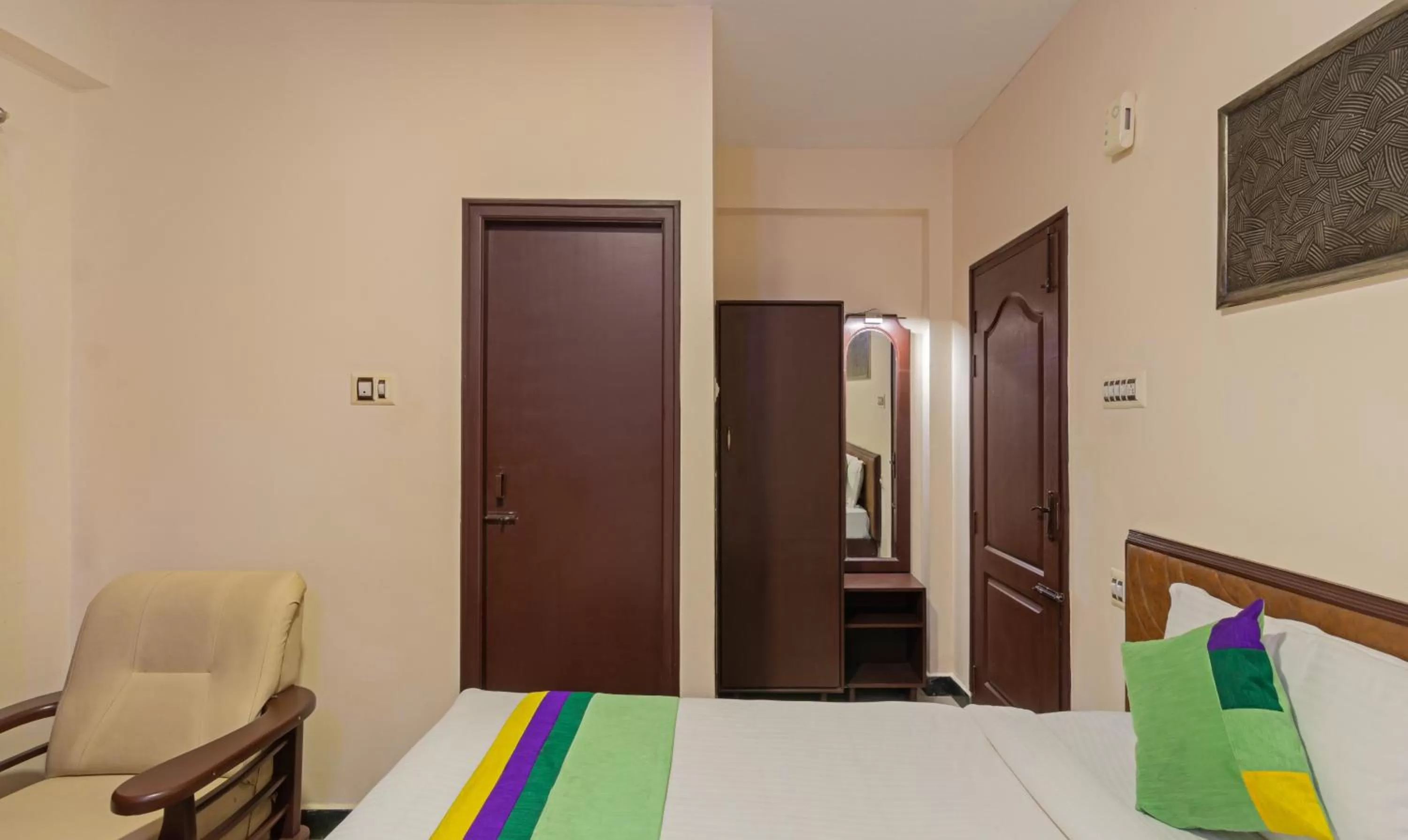 Bedroom, Bed in Treebo Kodai Kings Park, 650 M From Kodai Lake