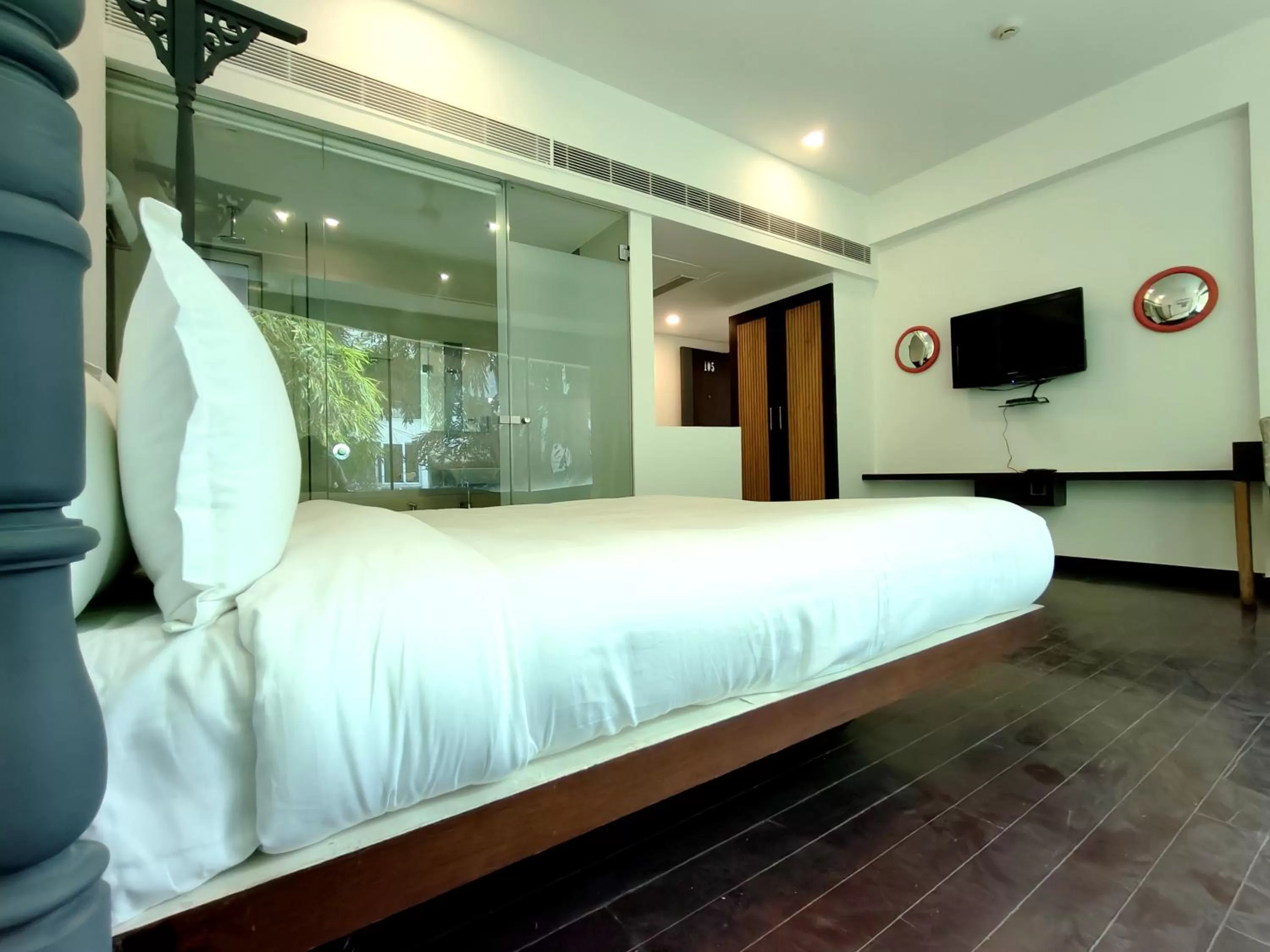 Photo of the whole room, Bed in The Sky Imperial Hotel Yahvi