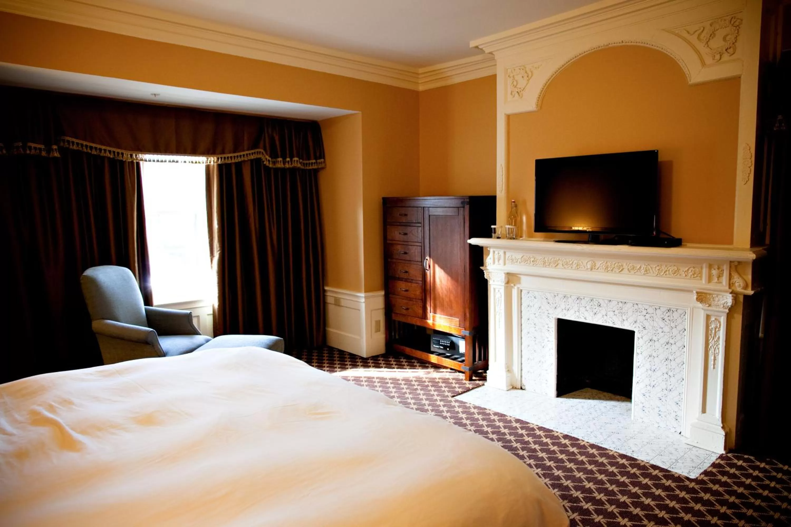 Day, Bed in Mansions on Fifth