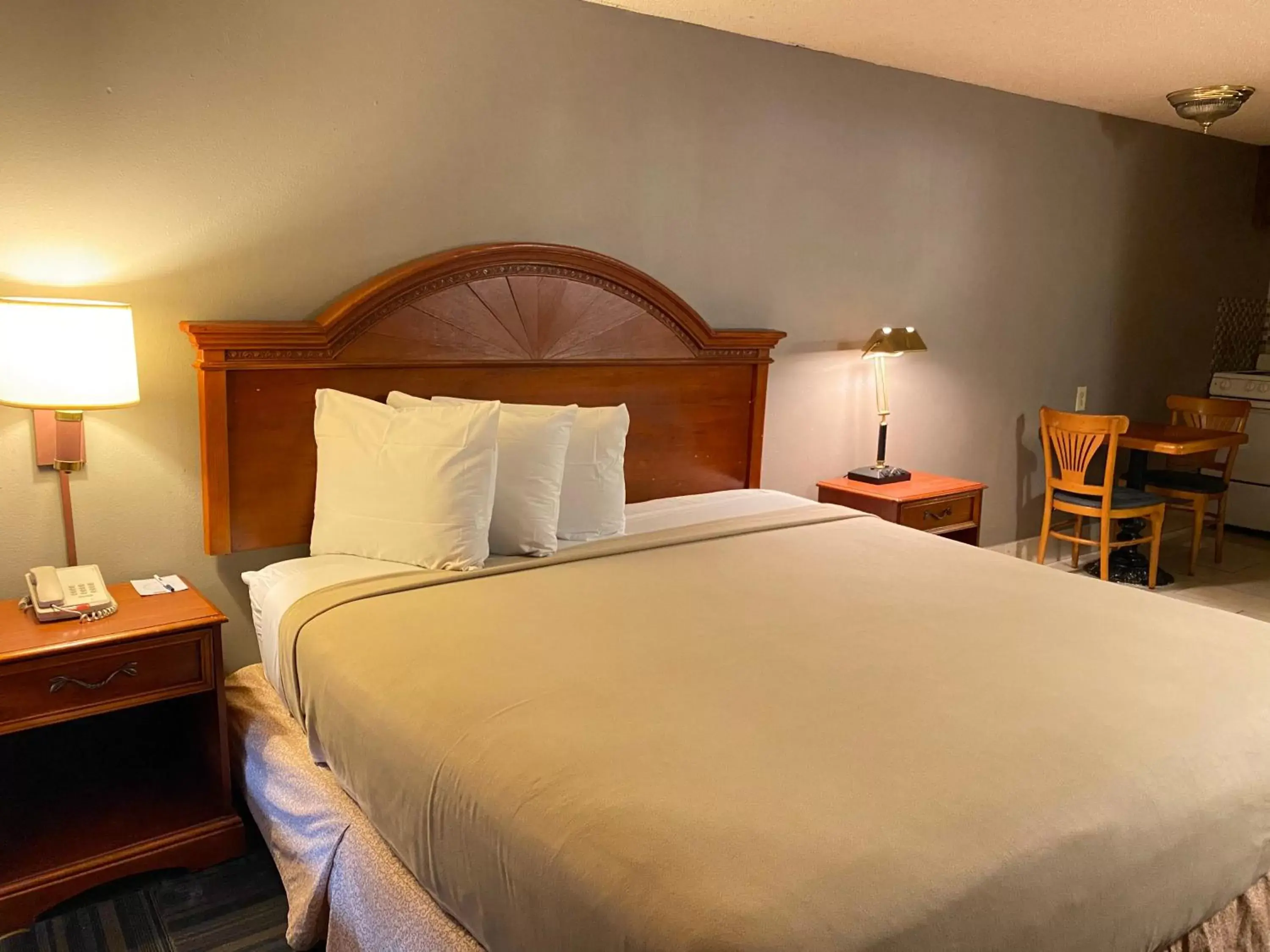 King Room - Non-Smoking in Travelodge by Wyndham Laurel Ft Meade Near NSA King Room - Non-Smoking in Travelodge by Wyndham Laurel Ft Meade Near NSA