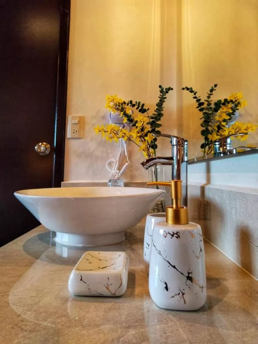 Bathroom in Na Hotel