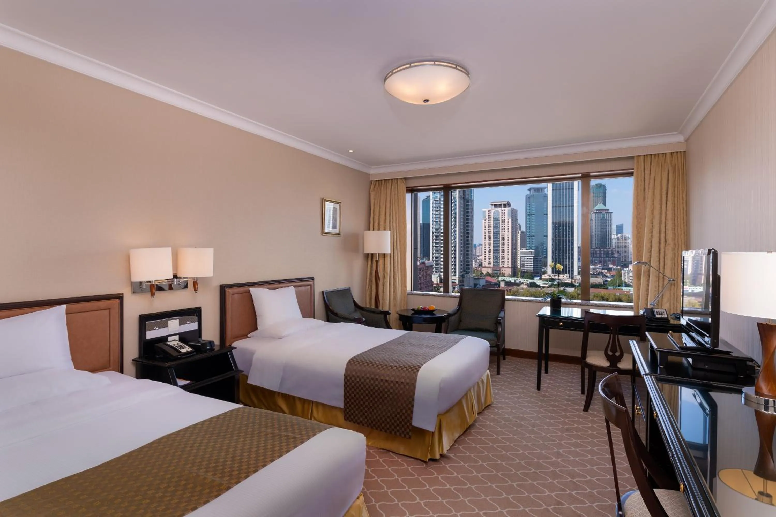 Photo of the whole room, Bed in Okura Garden Hotel Shanghai