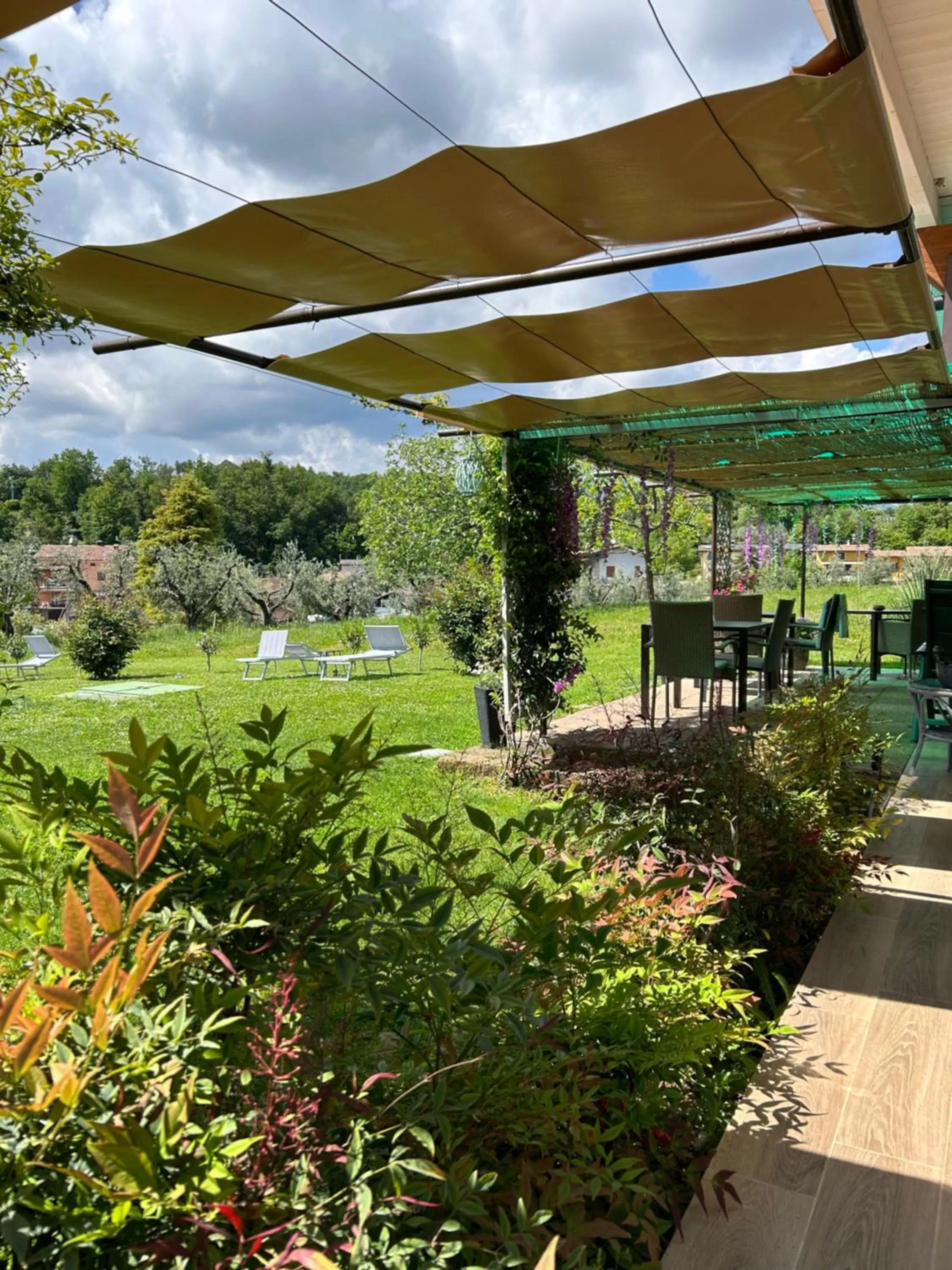 Garden in La Casa Di Campagna Sul Garda