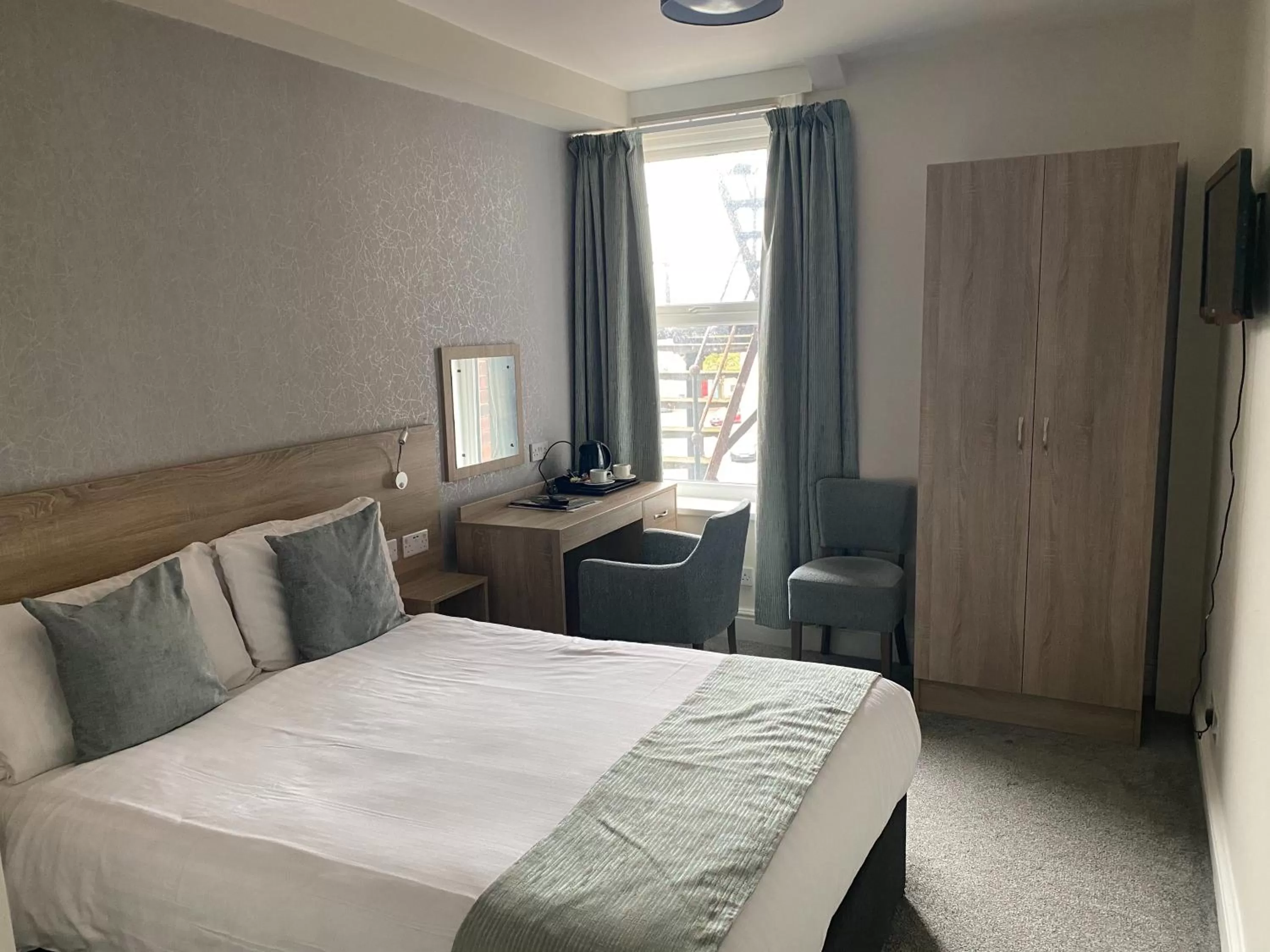 Photo of the whole room, Bed in The Clarendon Hotel