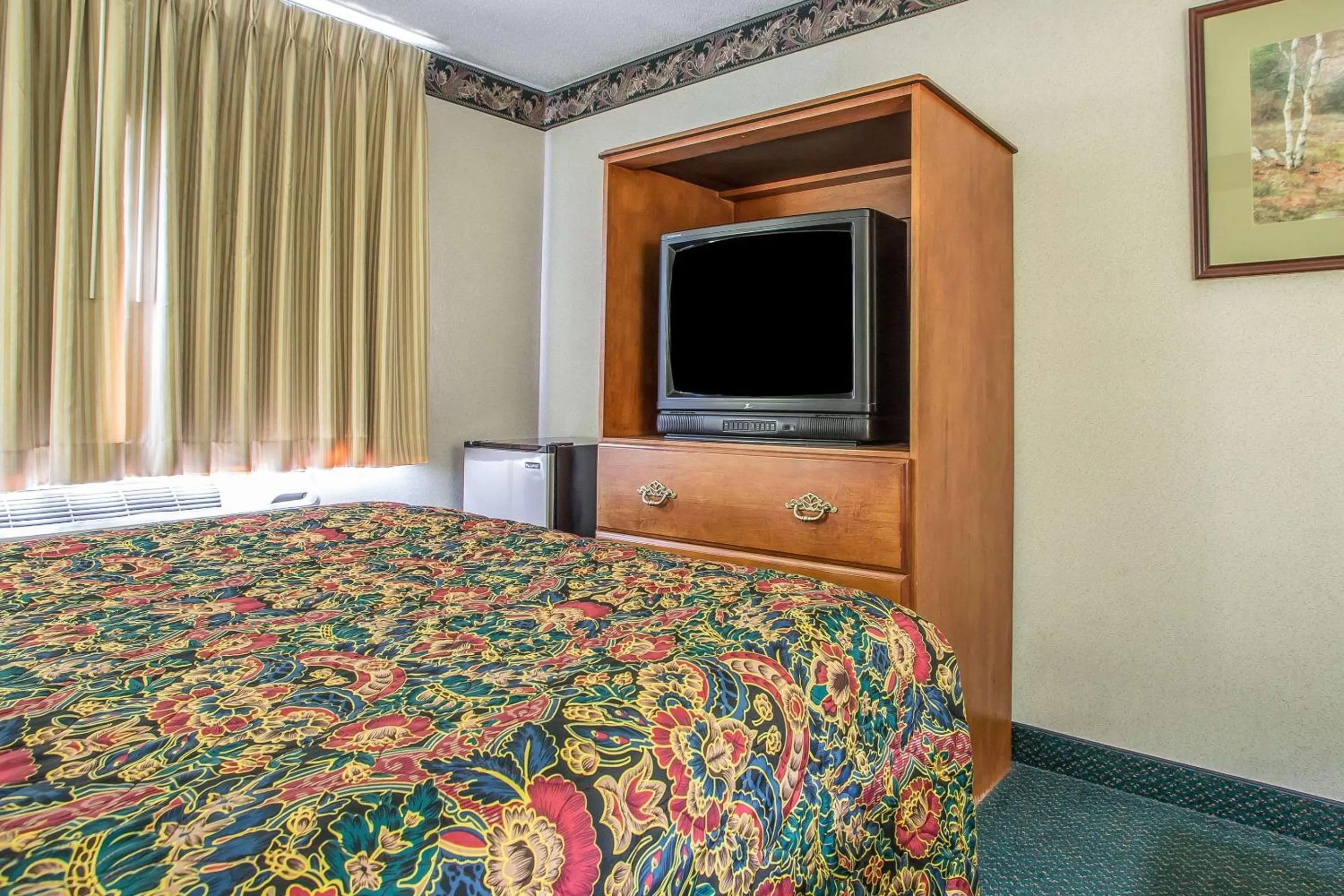 Photo of the whole room in Rodeway Inn Bedford