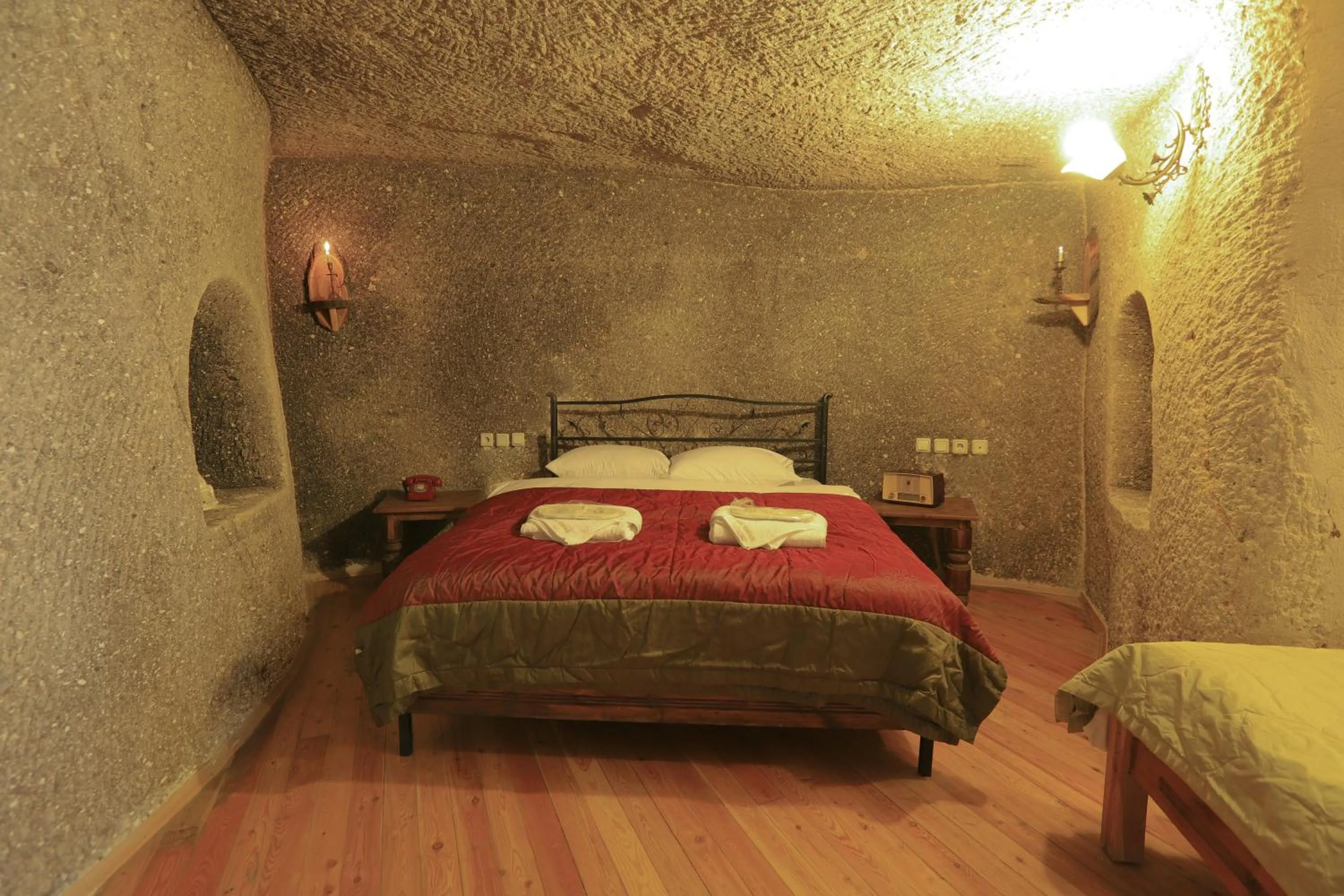 Massage, Bed in Antique Terrace Cave Suites