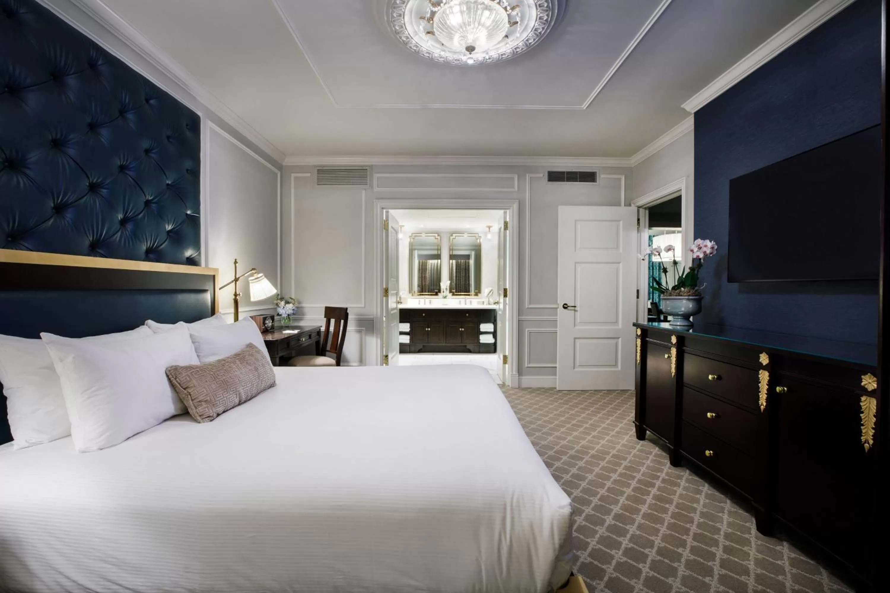 Bedroom, Bed in Hotel Carmichael, Autograph Collection