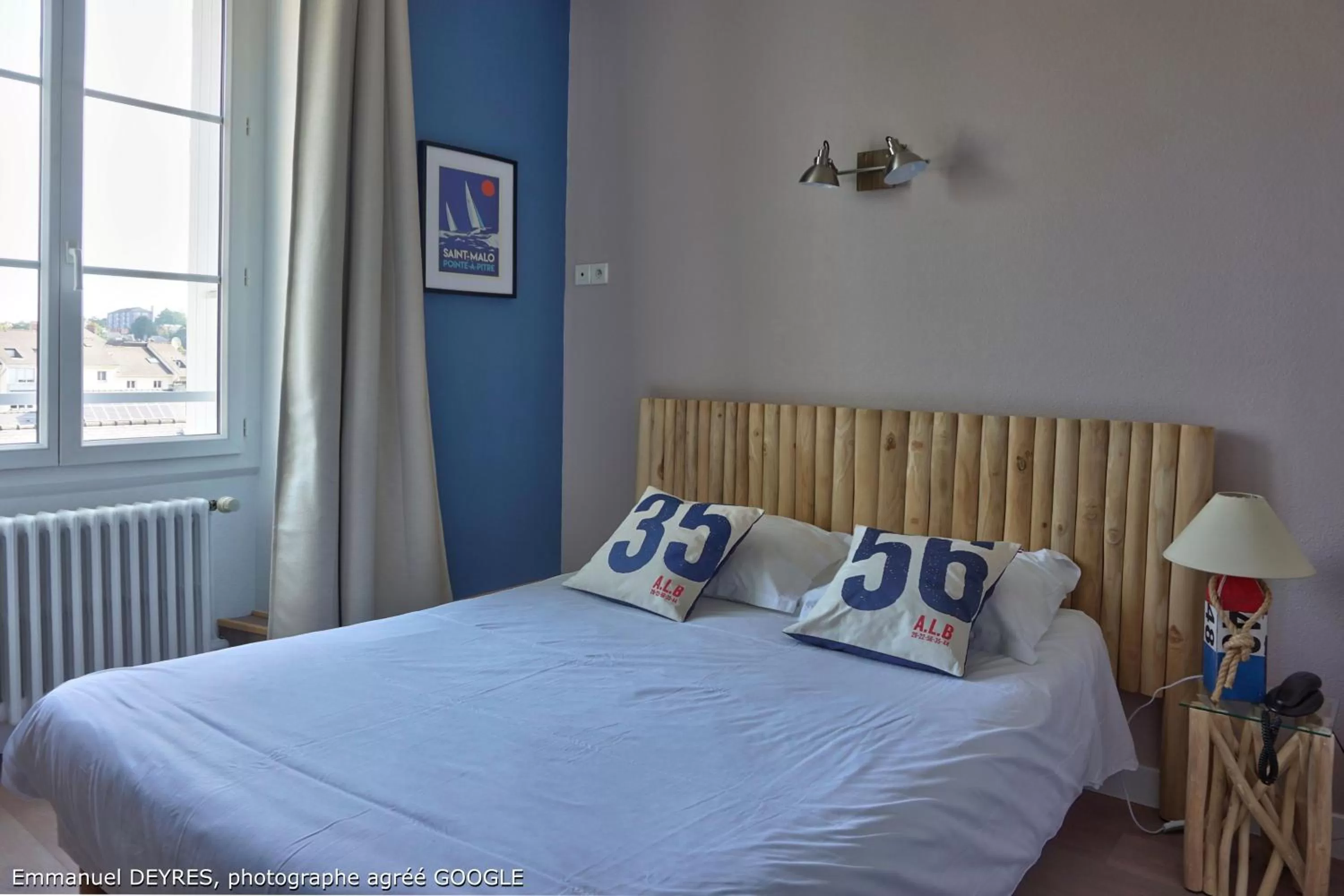 Bed in Hôtel de Bretagne