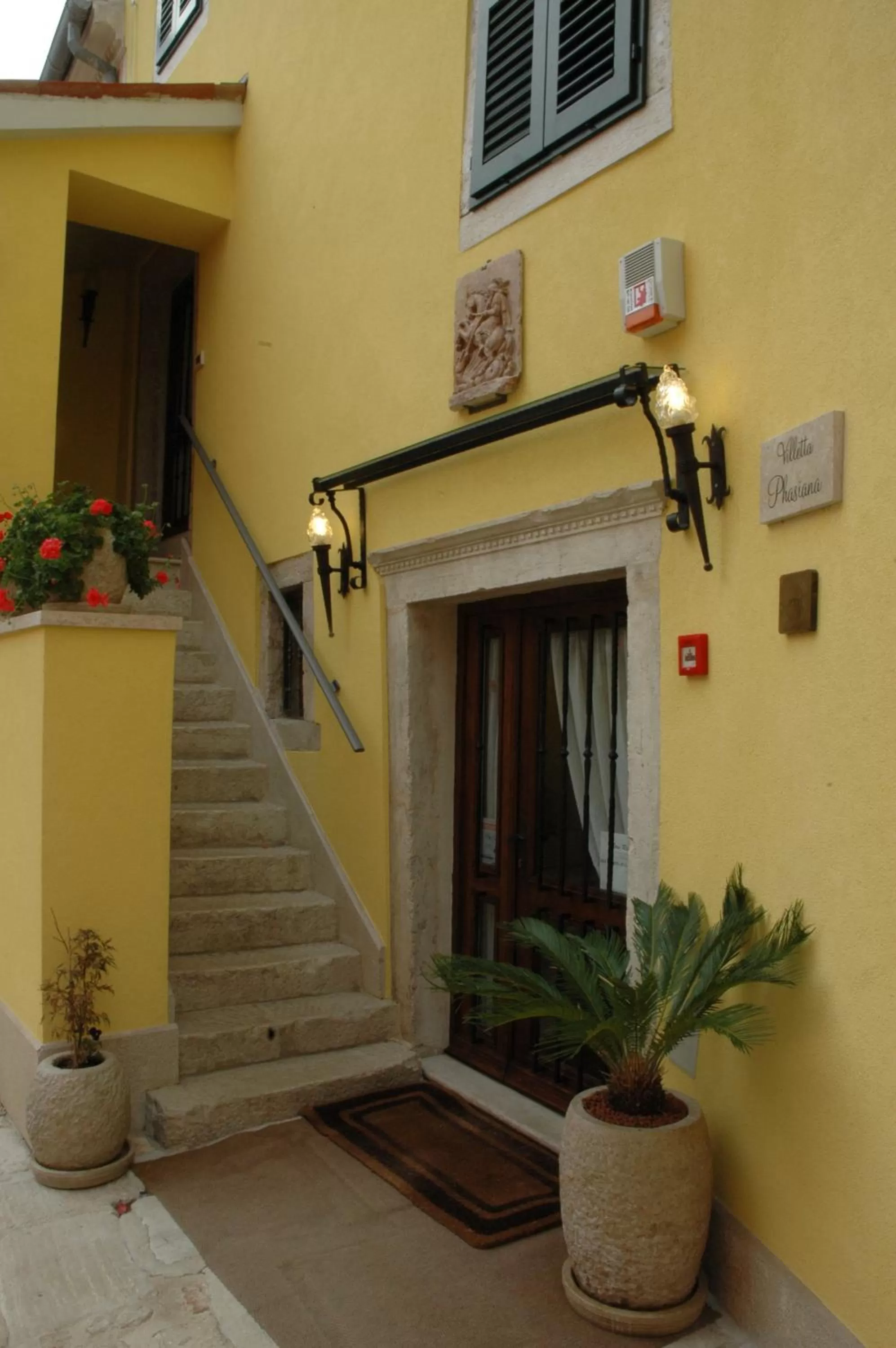 Facade/entrance in Villetta Phasiana