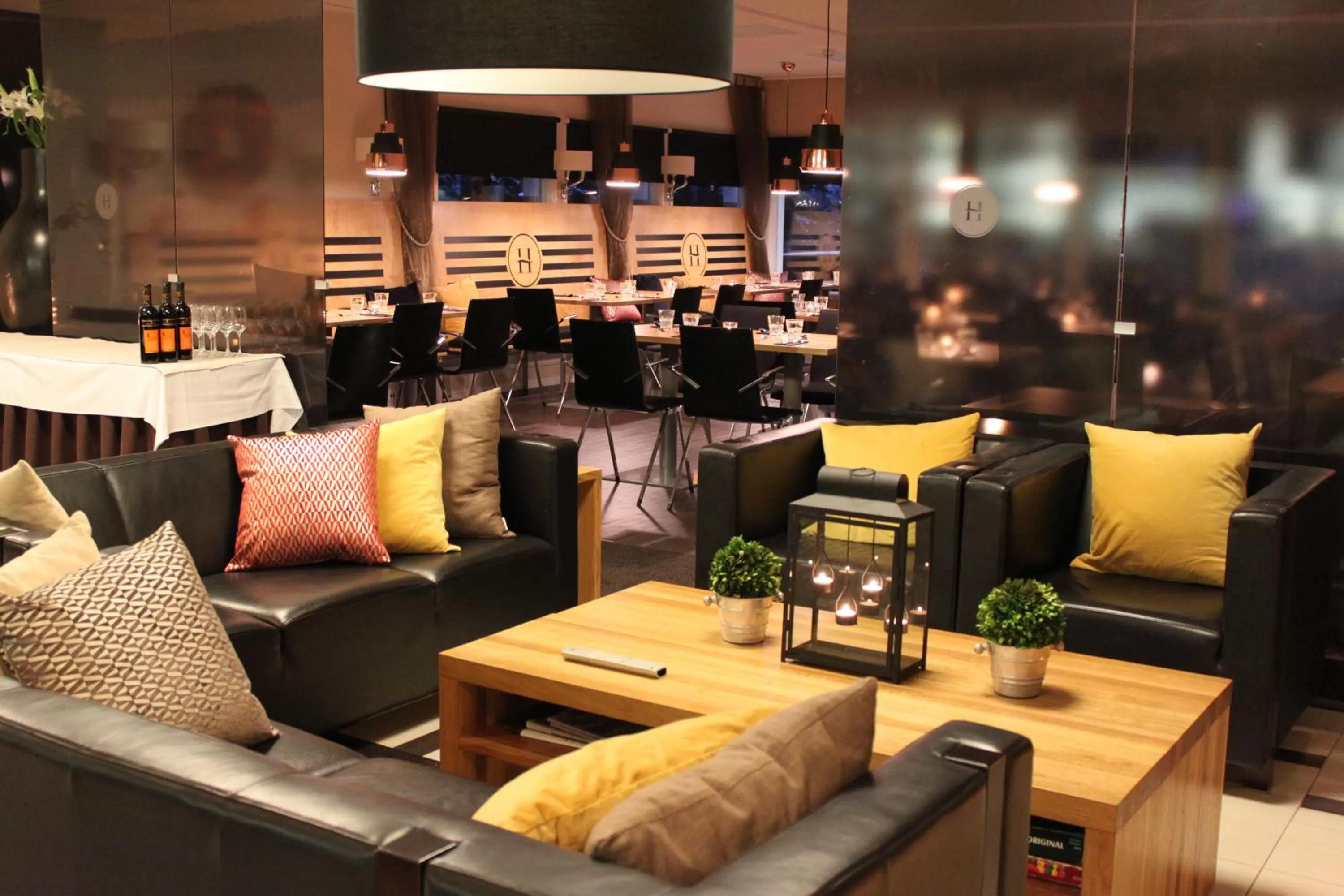 Restaurant/places to eat in Hotel Aateli Lakeside