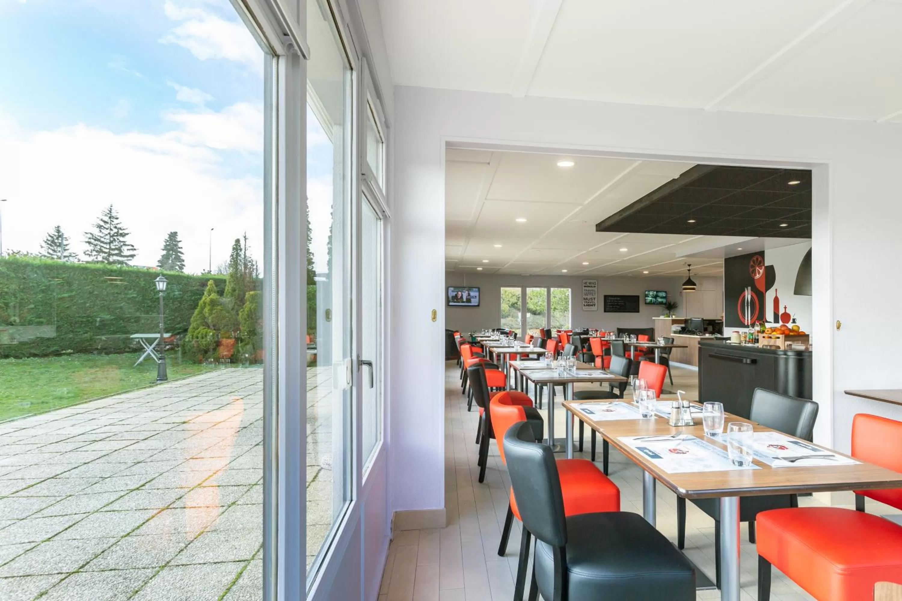 Restaurant/places to eat in KYRIAD Issoudun