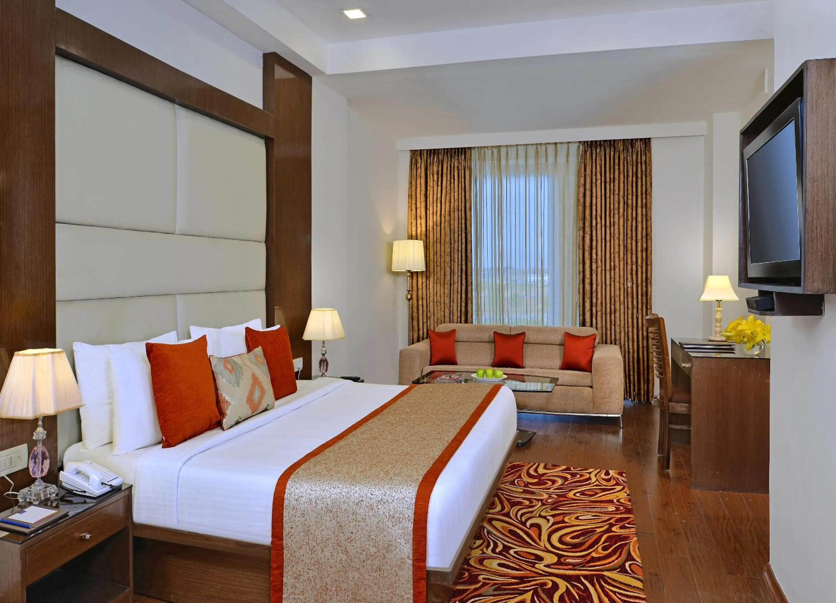 Bedroom, Bed in Taurus Sarovar Portico