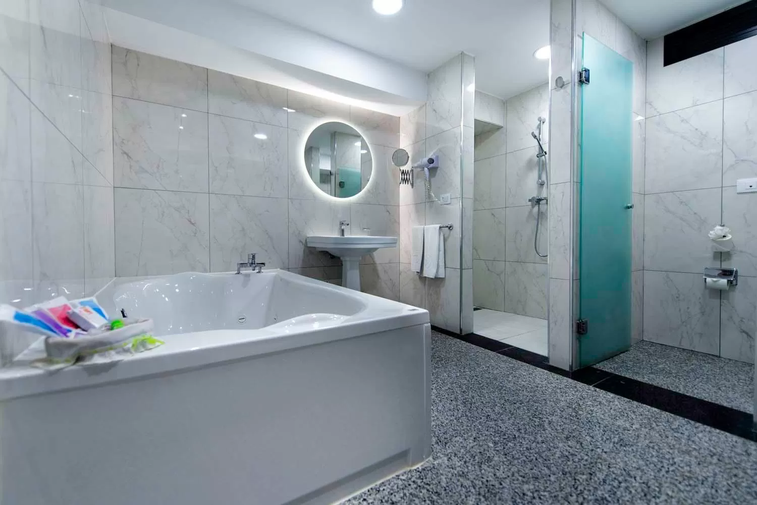 Bathroom in Paradise Park Fun Lifestyle Hotel