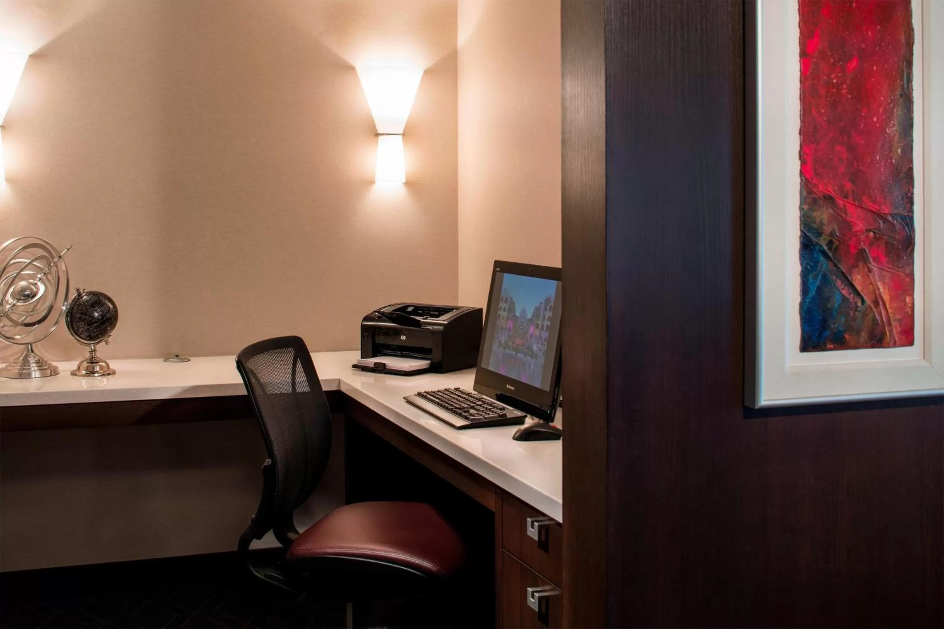 Lounge or bar in Sheraton Cavalier Calgary Hotel