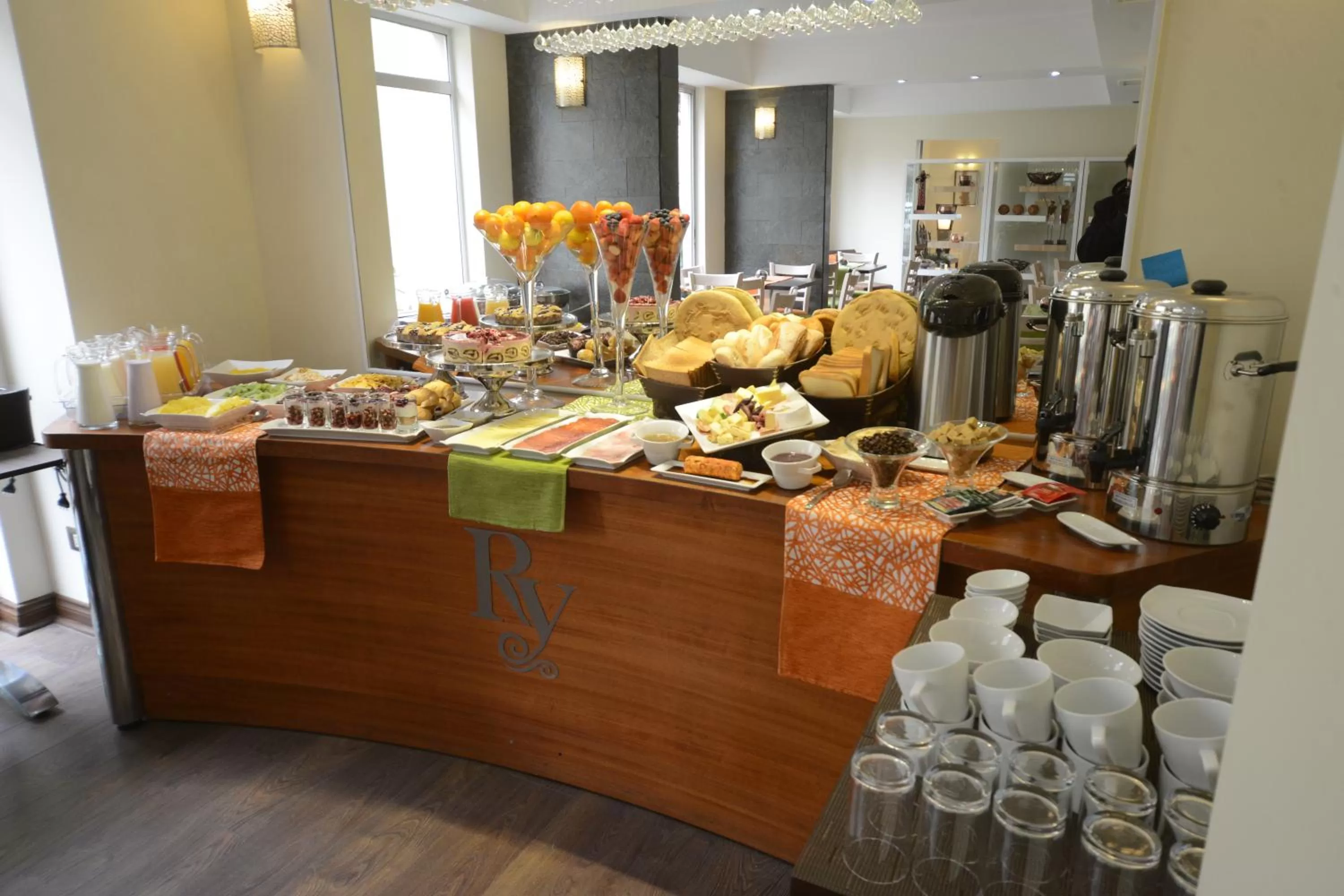 Restaurant/places to eat in Hotel Boutique Reyall