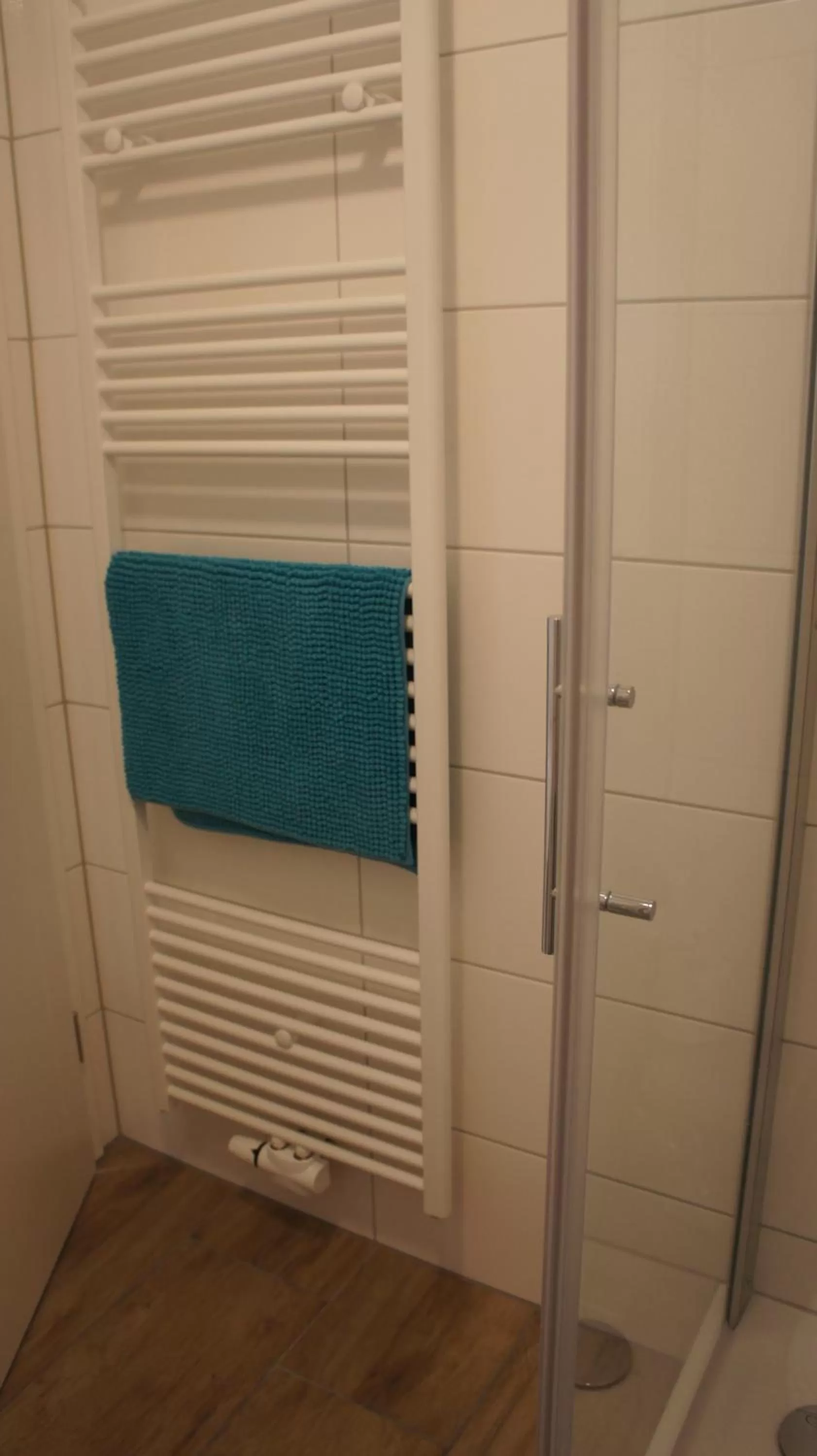 Shower in GästeHaus am Flughafen Düsseldorf