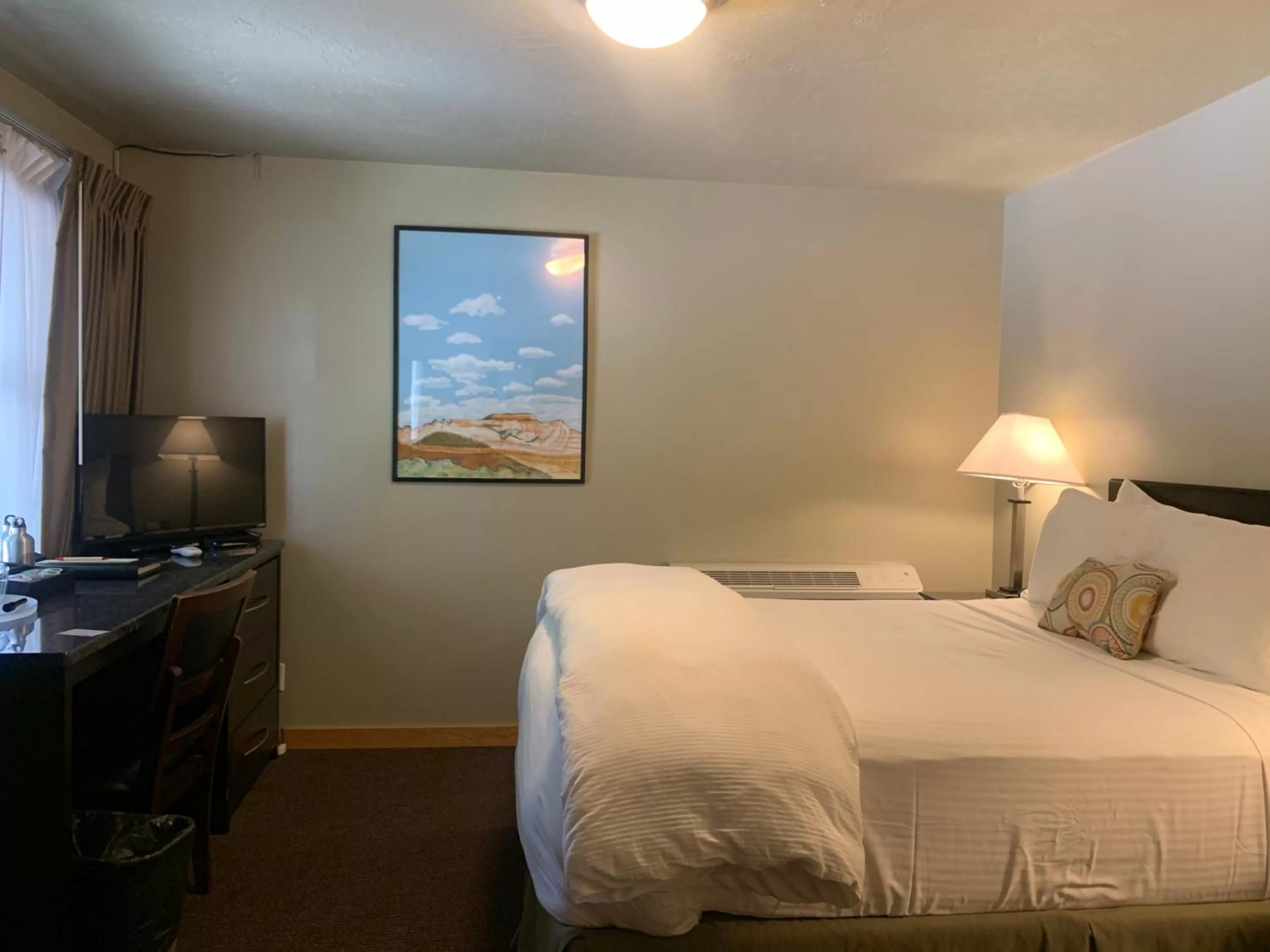 Photo of the whole room, Bed in Flanigan`s Resort and Spa