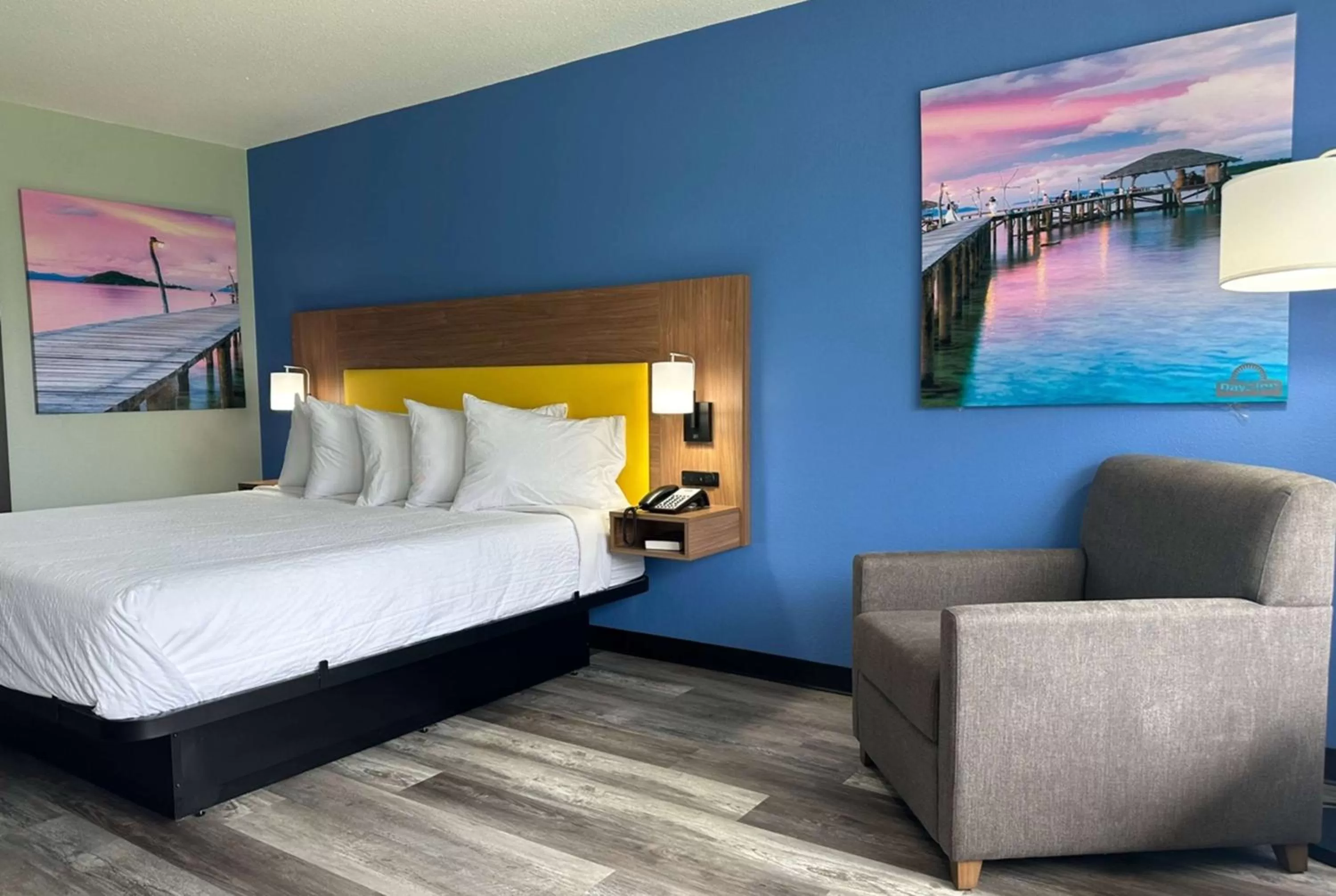 Photo of the whole room, Bed in Days Inn & Suites by Wyndham Jennings