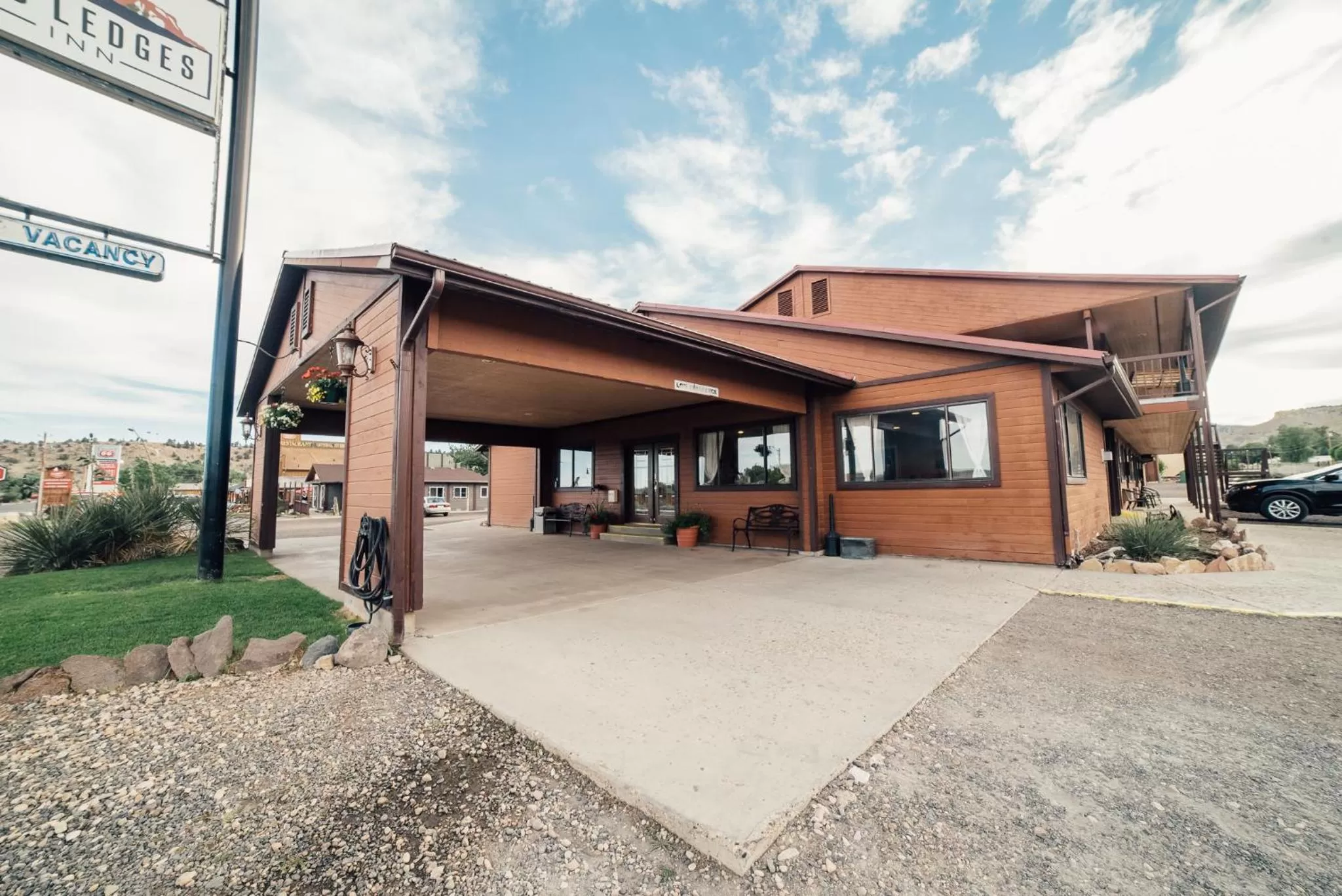 Property Building in Red Ledges Inn