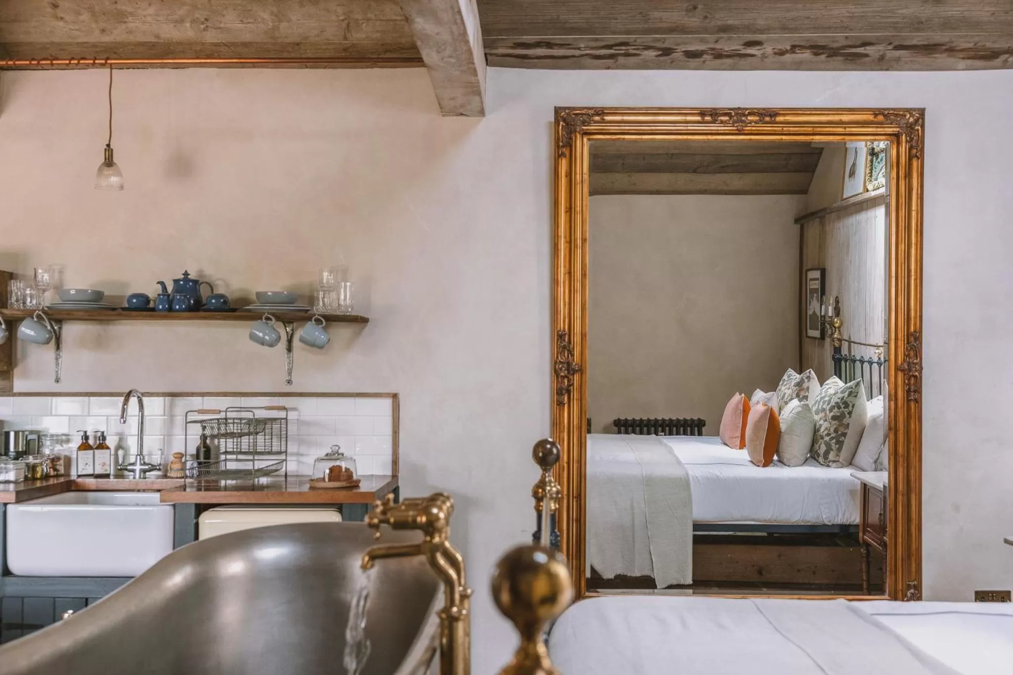 Bed, Bathroom in Outbuildings Dorset