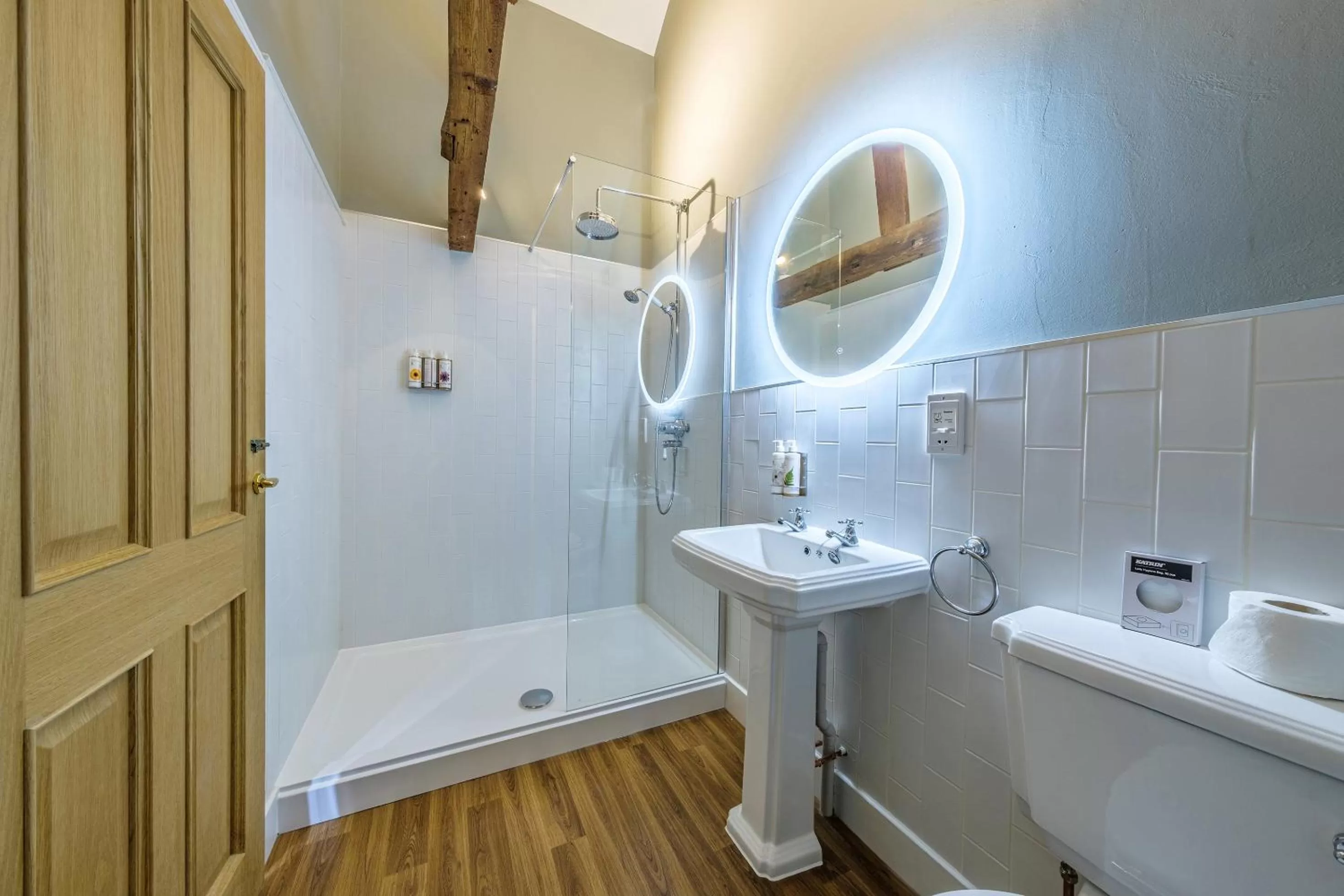 Bathroom in The Feathers Holt