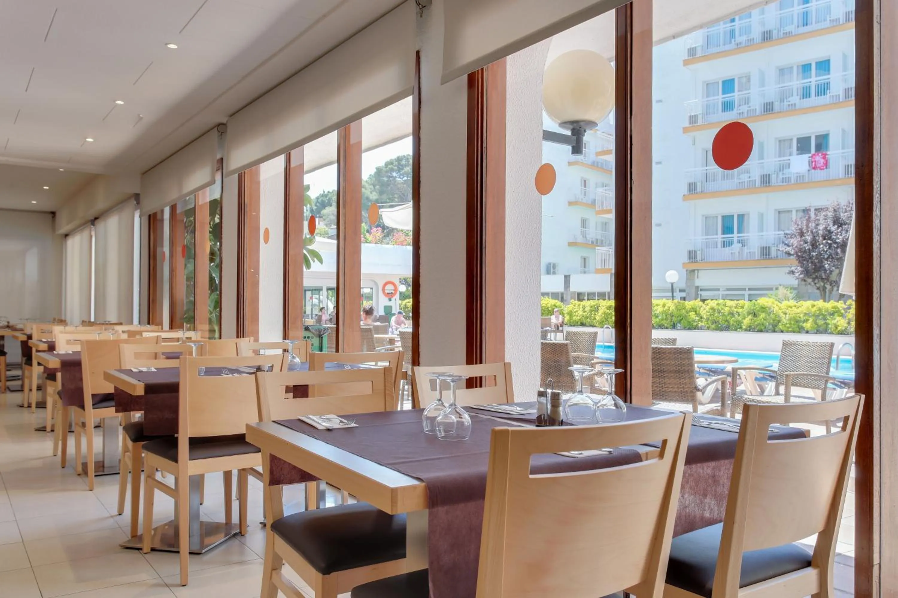 Restaurant/places to eat in Hotel Garbi Park & AquaSplash