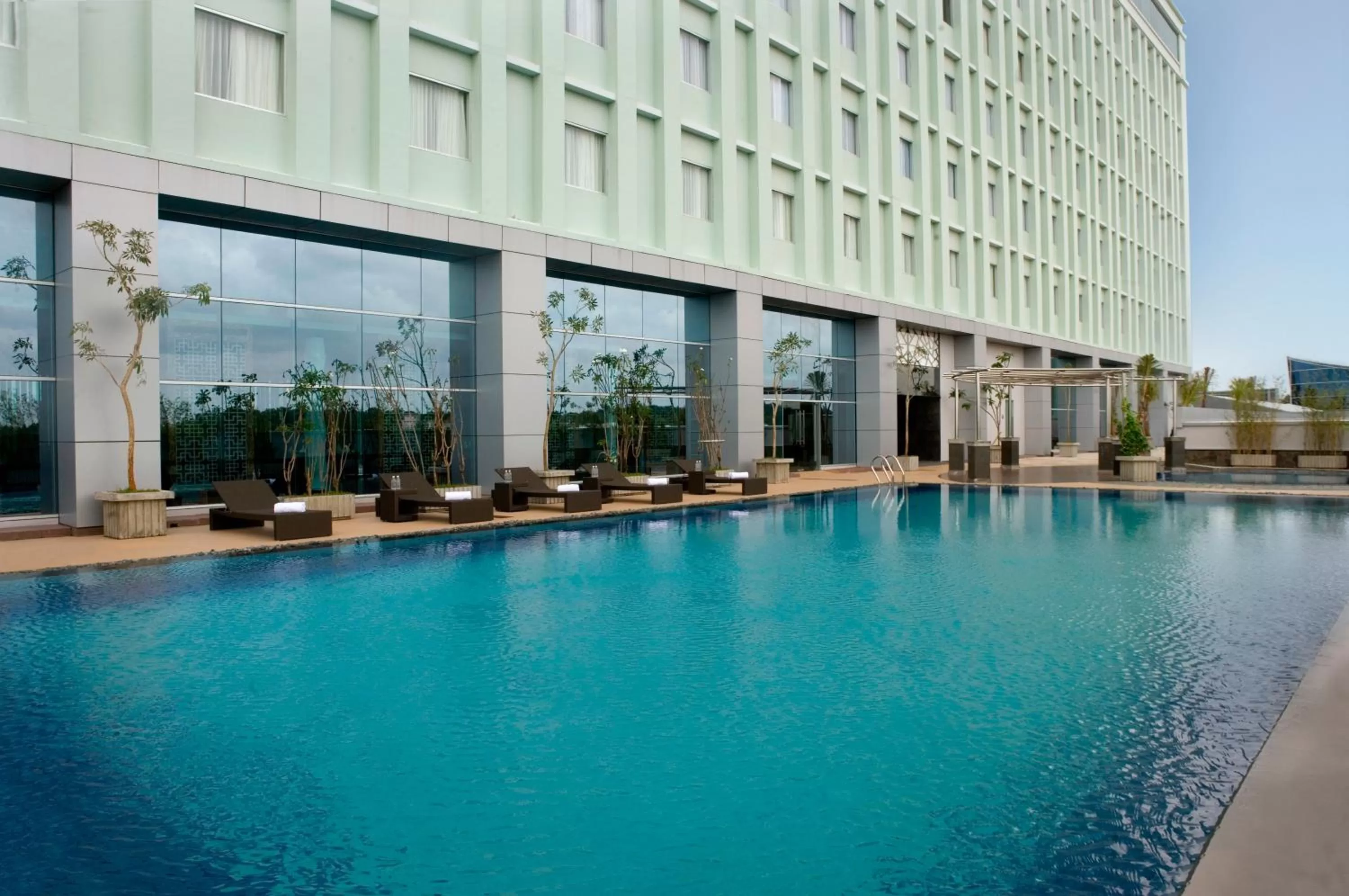Swimming pool in Novotel Bangka Hotel & Convention Center