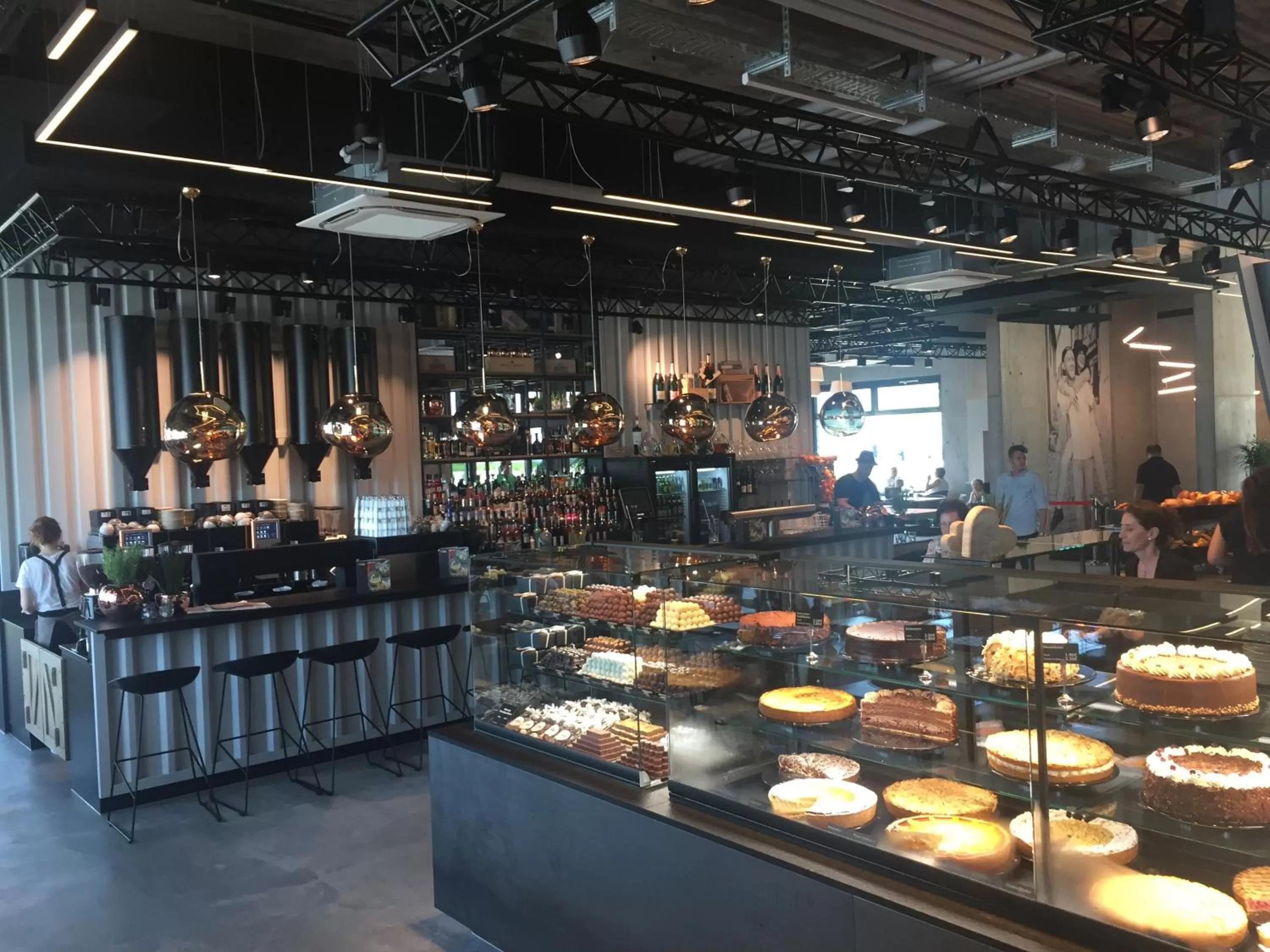 Restaurant/places to eat in bäck stage