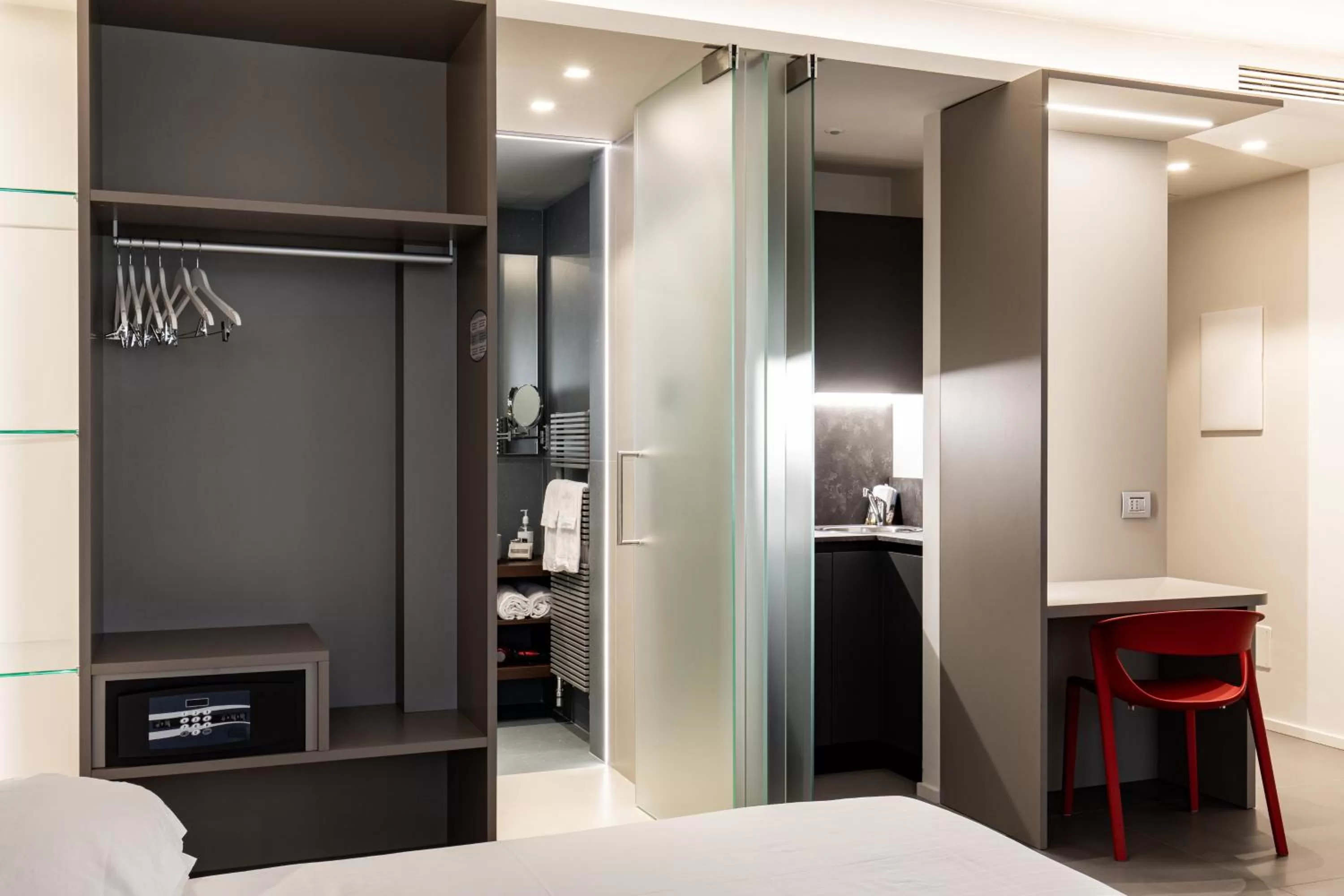 Bathroom, Bed in RB del Teatro&Apartaments