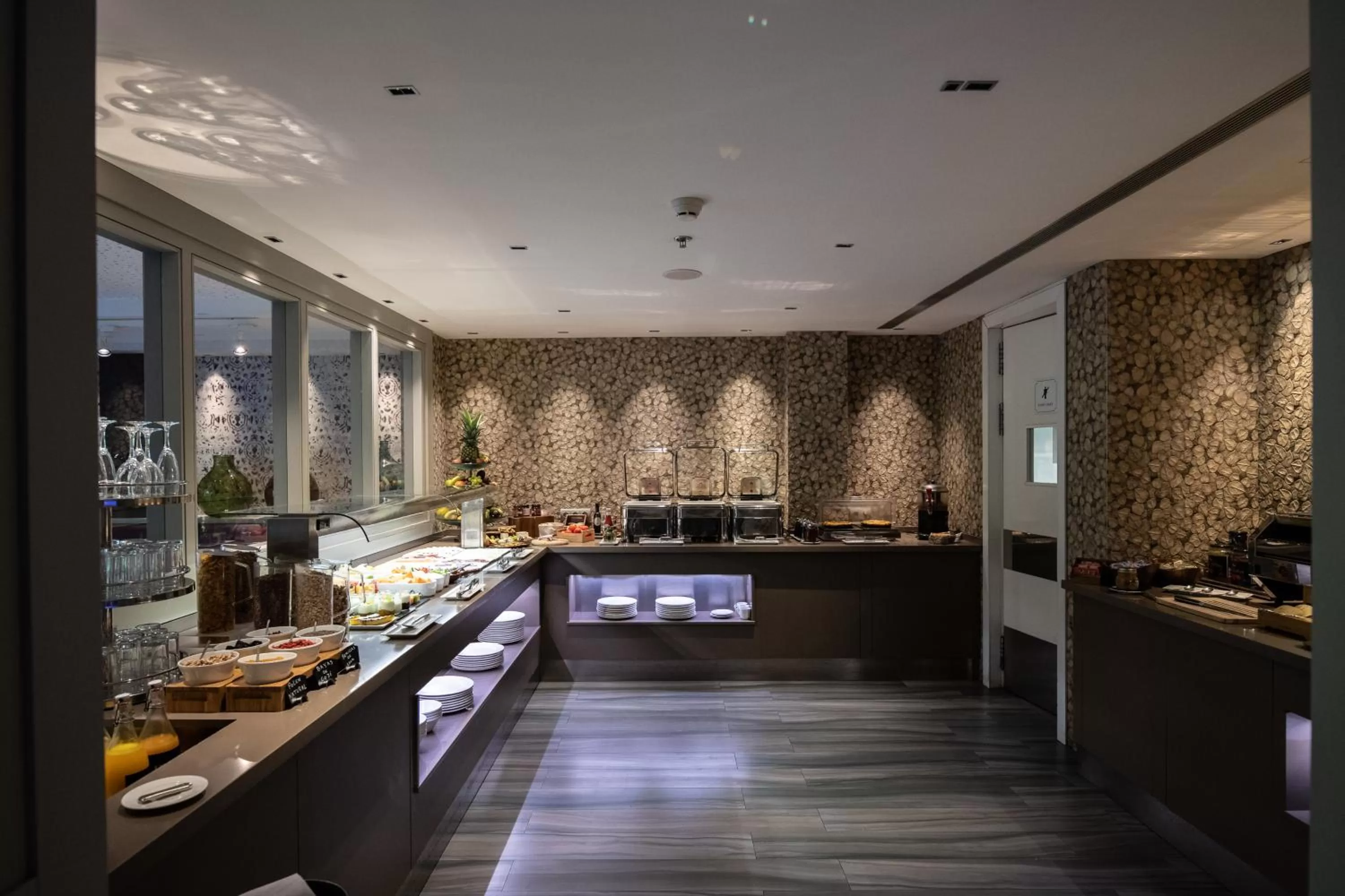 Buffet breakfast in Catalonia Square 4* Sup