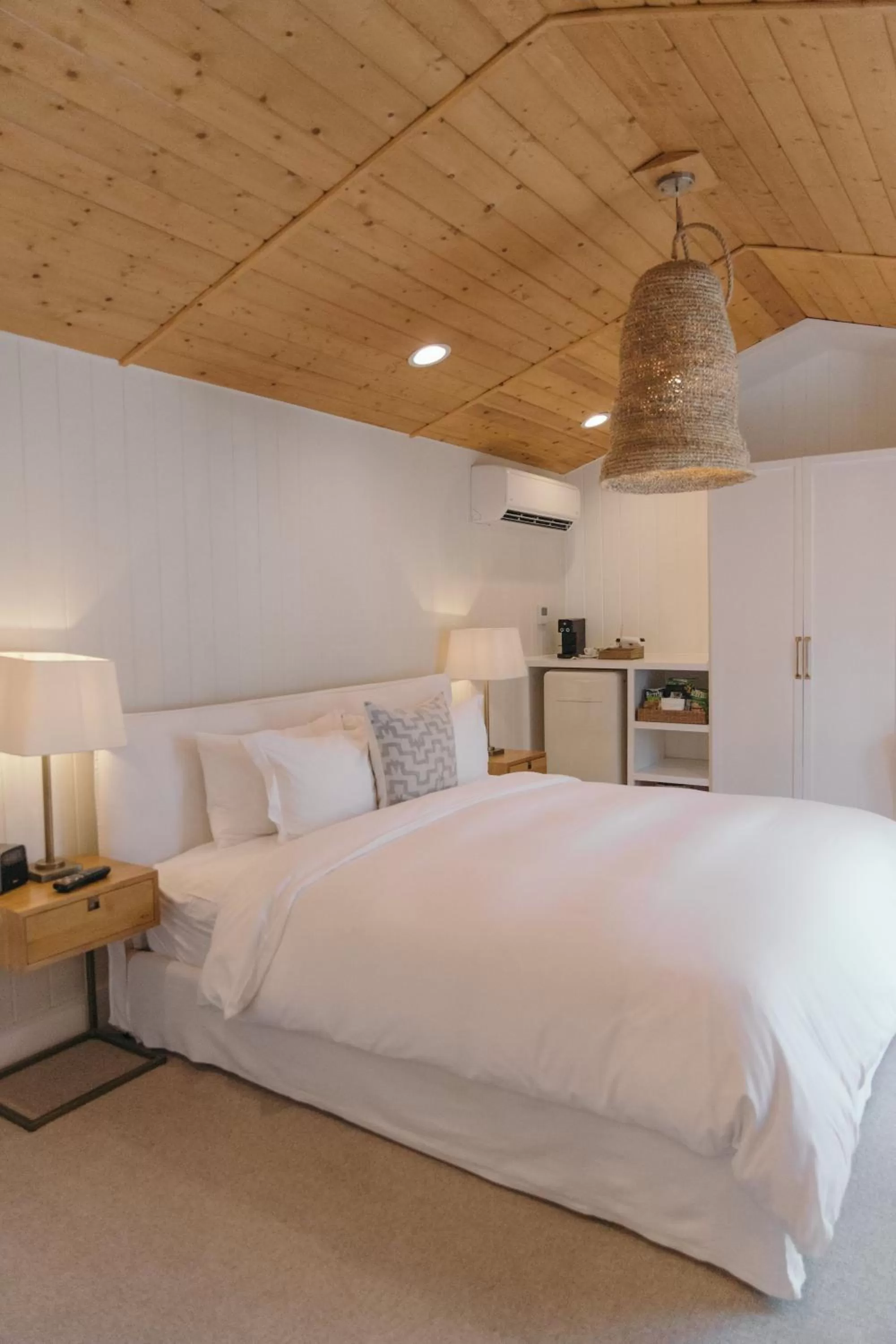 Bed in CALAMIGOS RANCH Resort & Spa