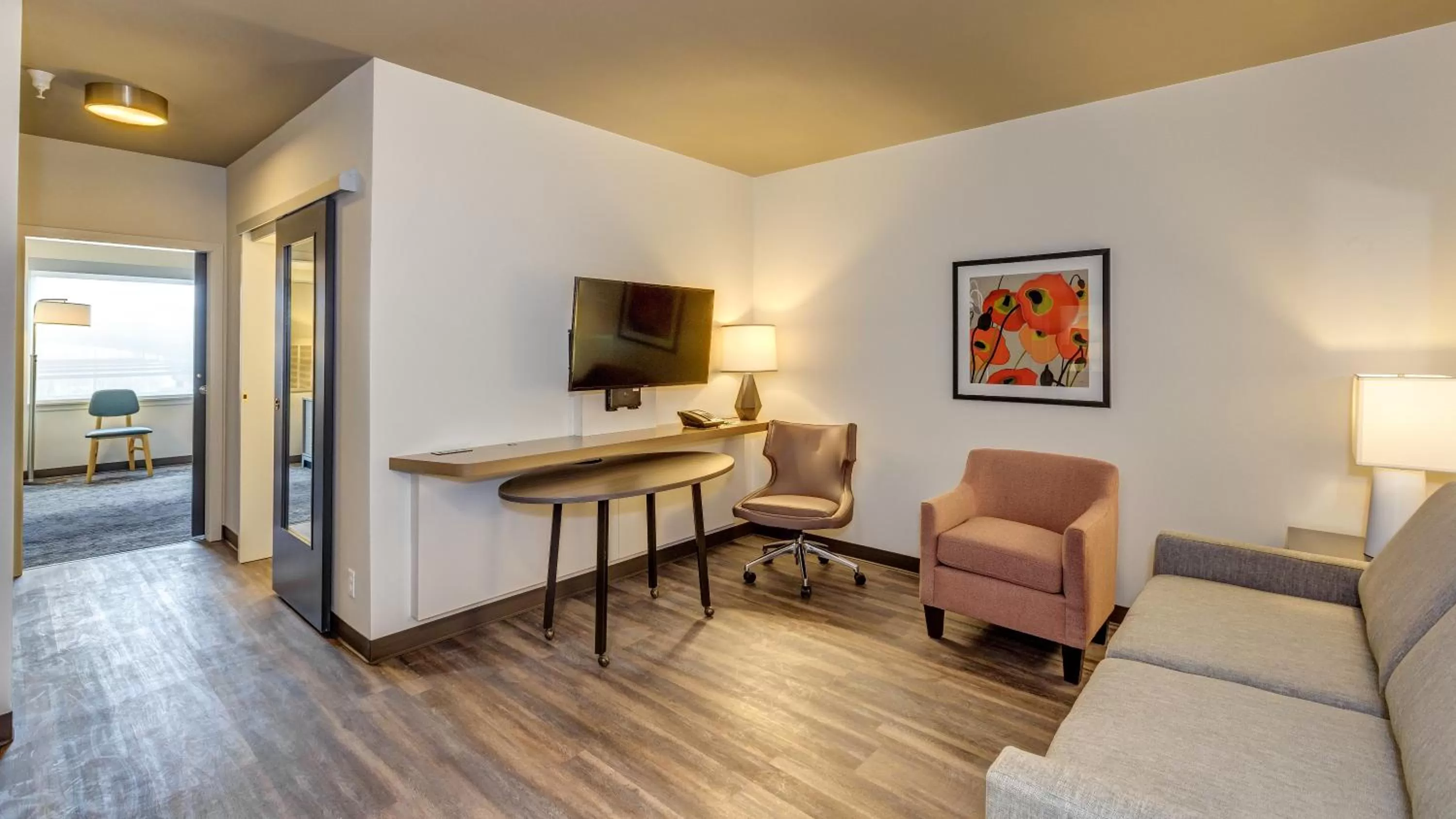 Living room in Holiday Inn & Suites Bellingham by IHG