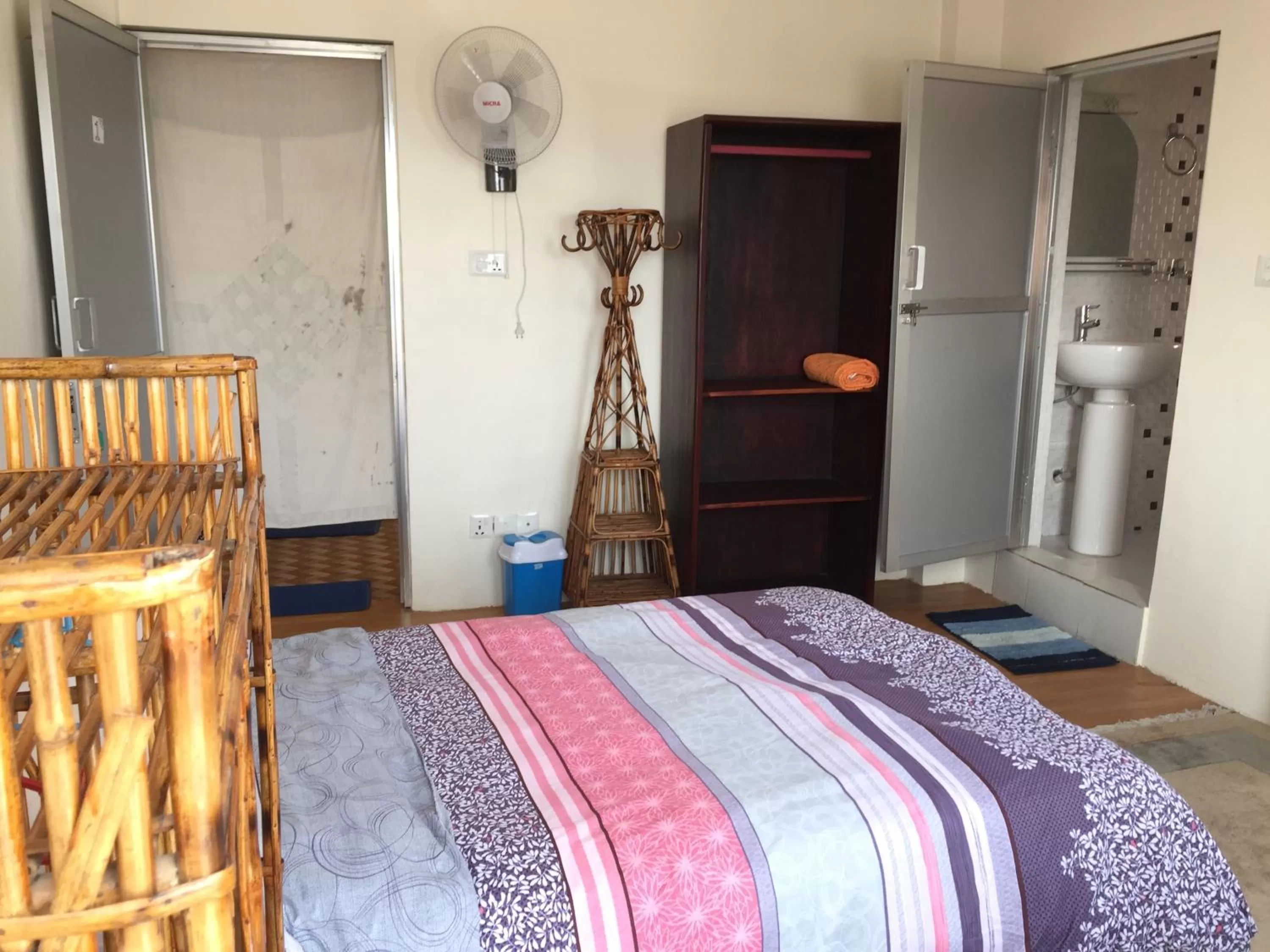 Photo of the whole room, Bed in Green Mandala Inn