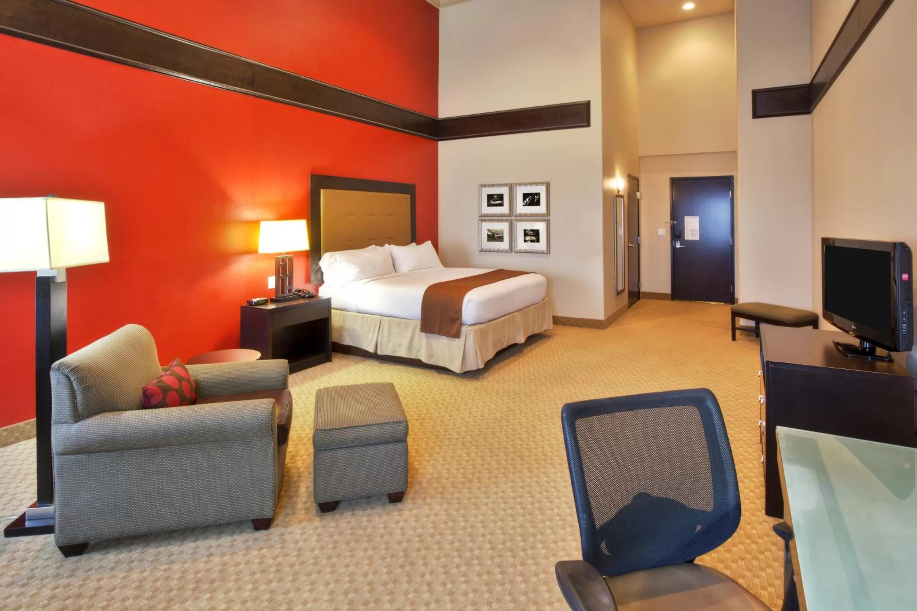 Photo of the whole room, Bed in Holiday Inn Killeen - Fort Hood Area by IHG