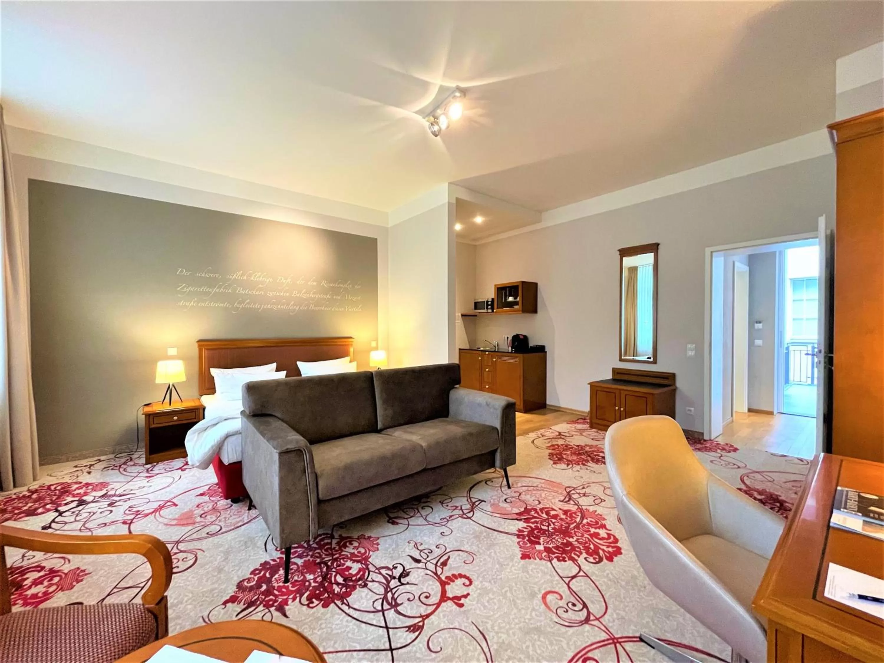 Living room, Bed in Batschari Palais Baden-Baden