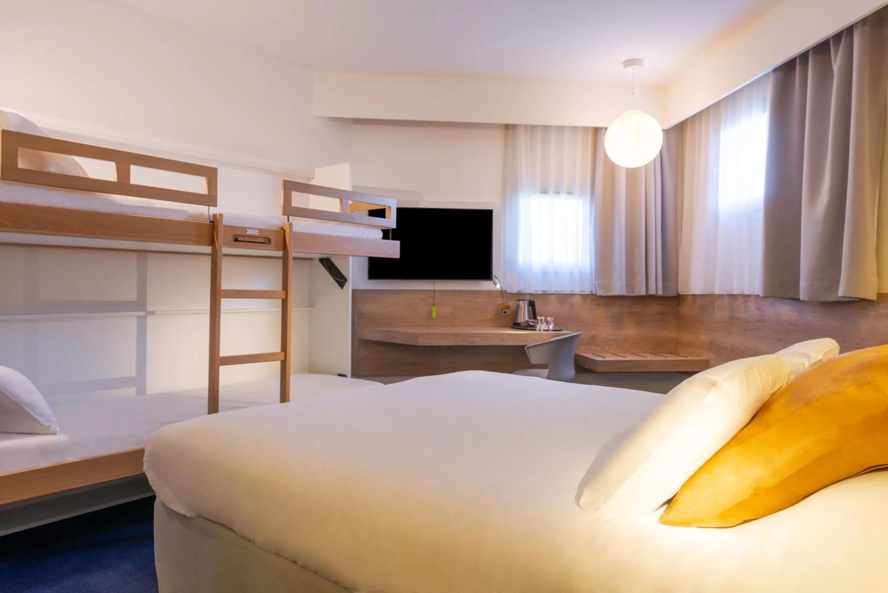 Decorative detail, Bed in Kyriad Montpellier Est - Lunel